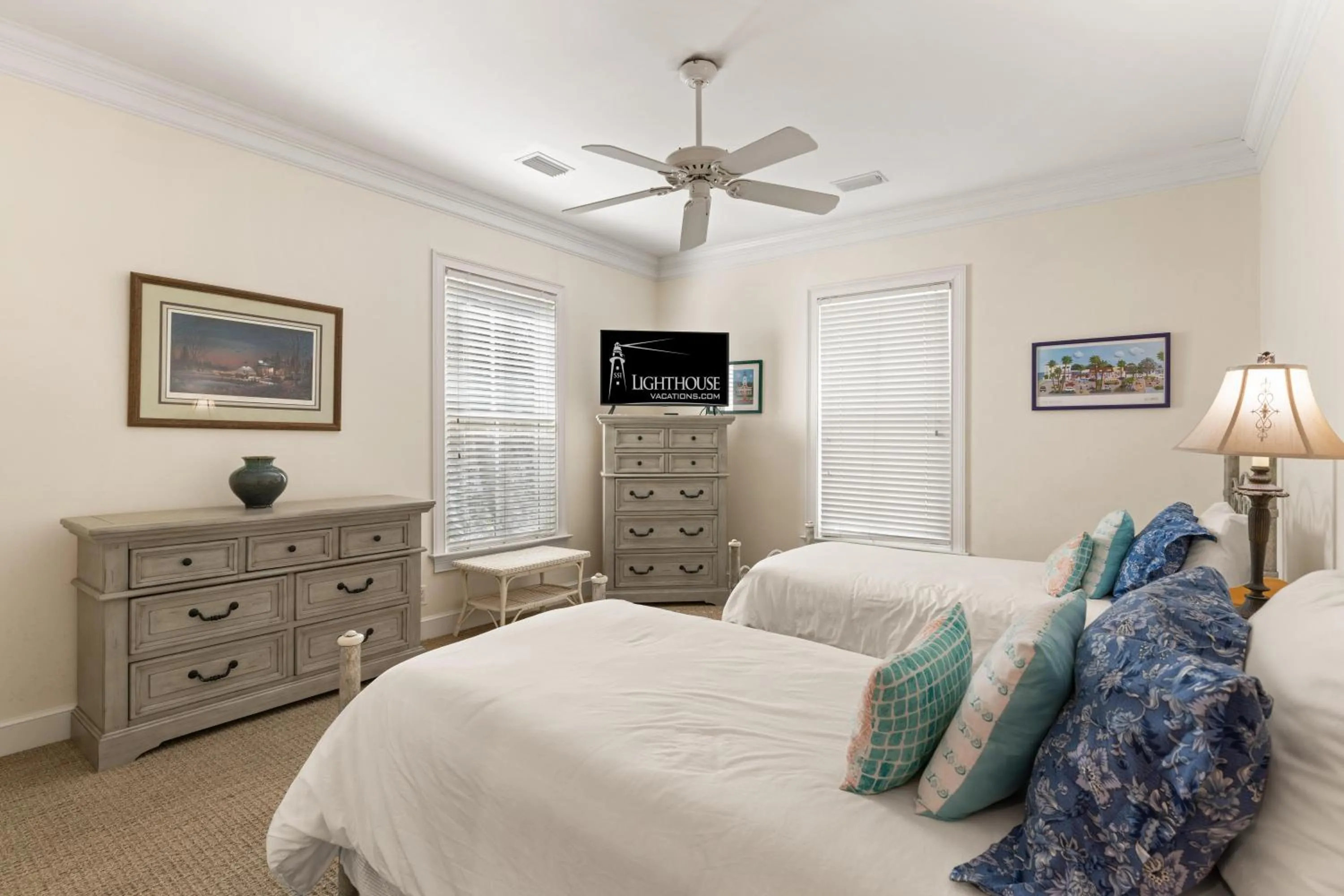 Bed in Wolfe Cottage - Ocean View - 2225 Bruce Drive