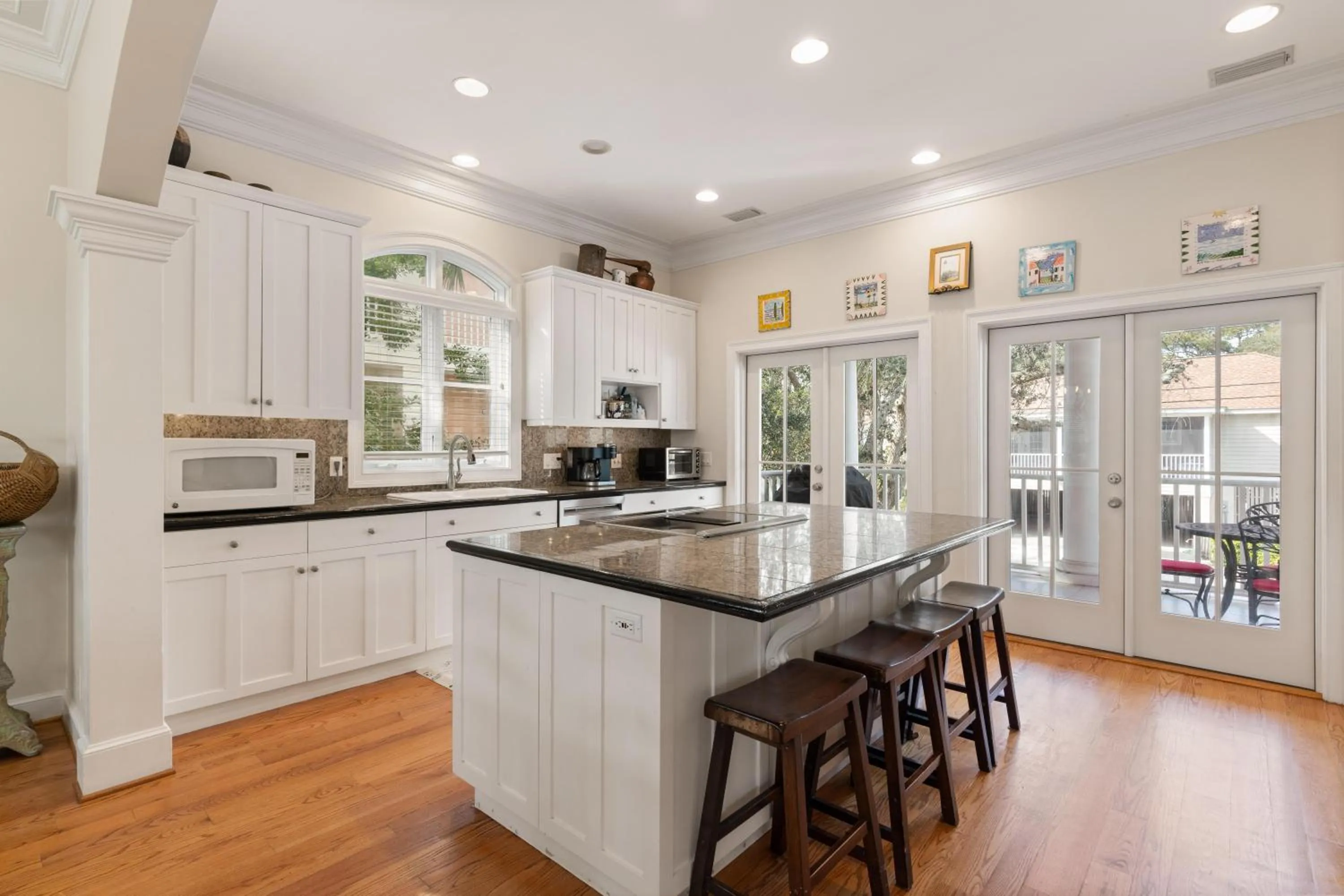 Wolfe Cottage - Ocean View - 2225 Bruce Drive