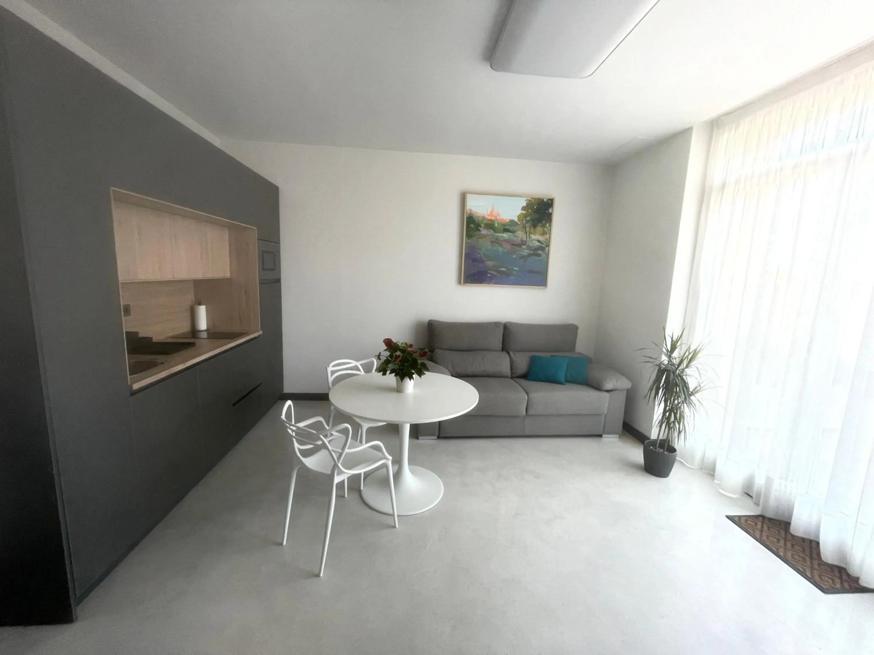 Photo of the whole room in Aljama Burgos