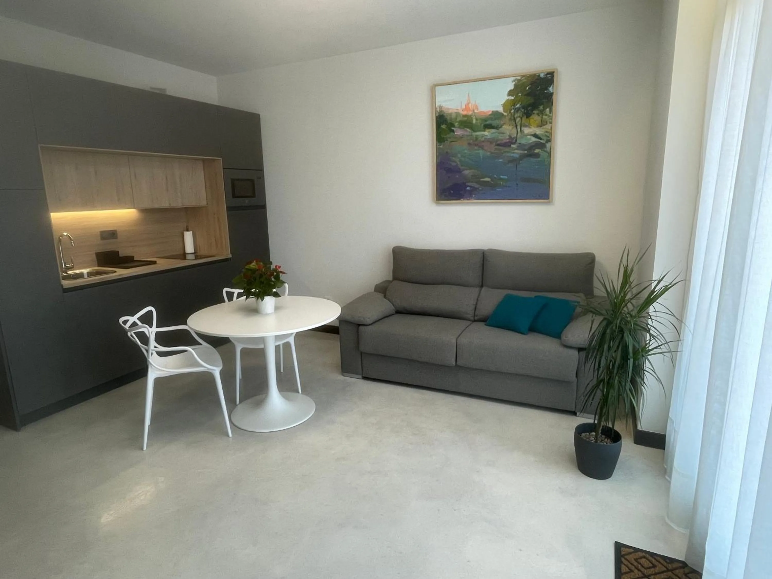 Photo of the whole room in Aljama Burgos