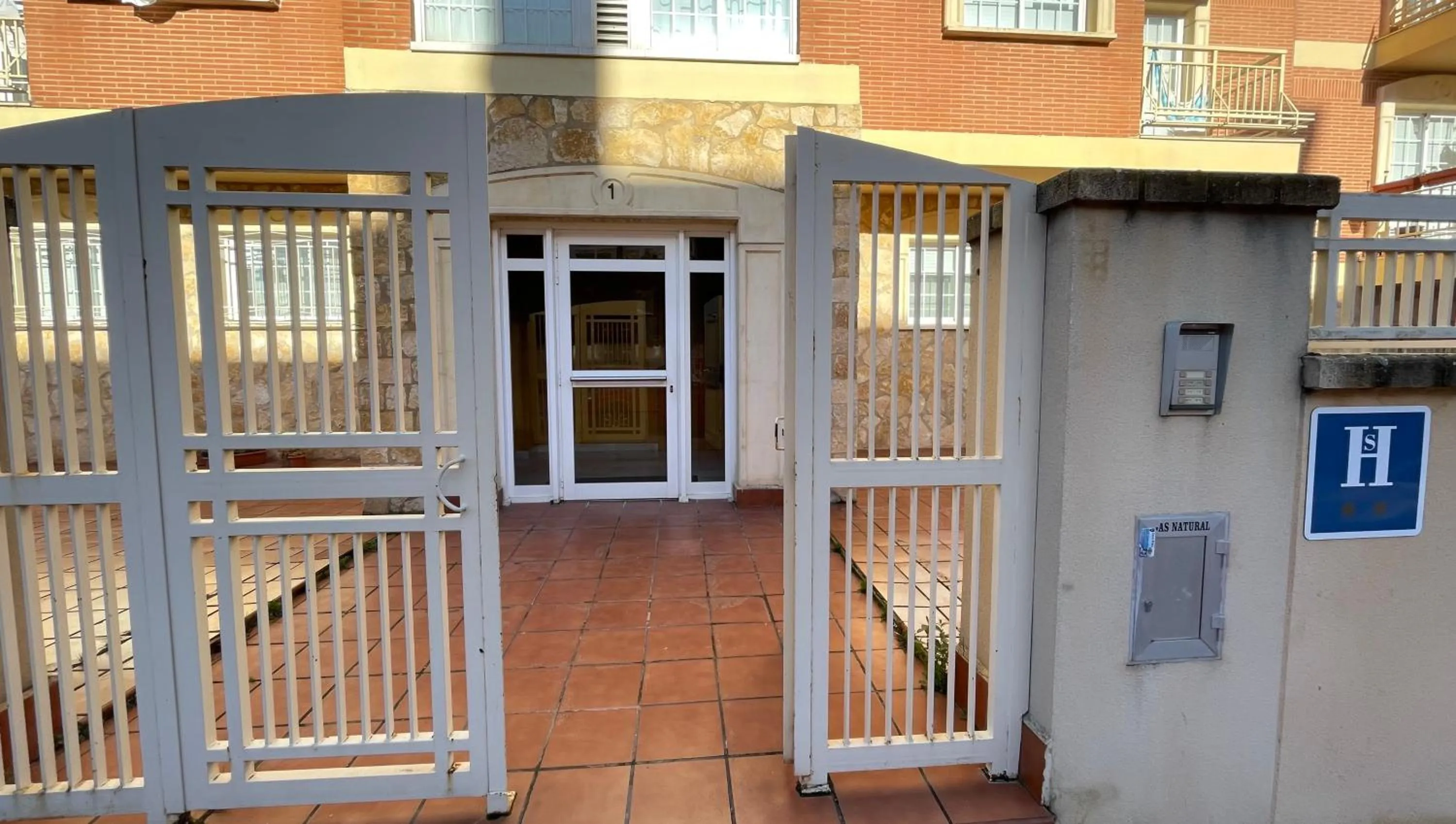 Facade/entrance in Aljama Burgos