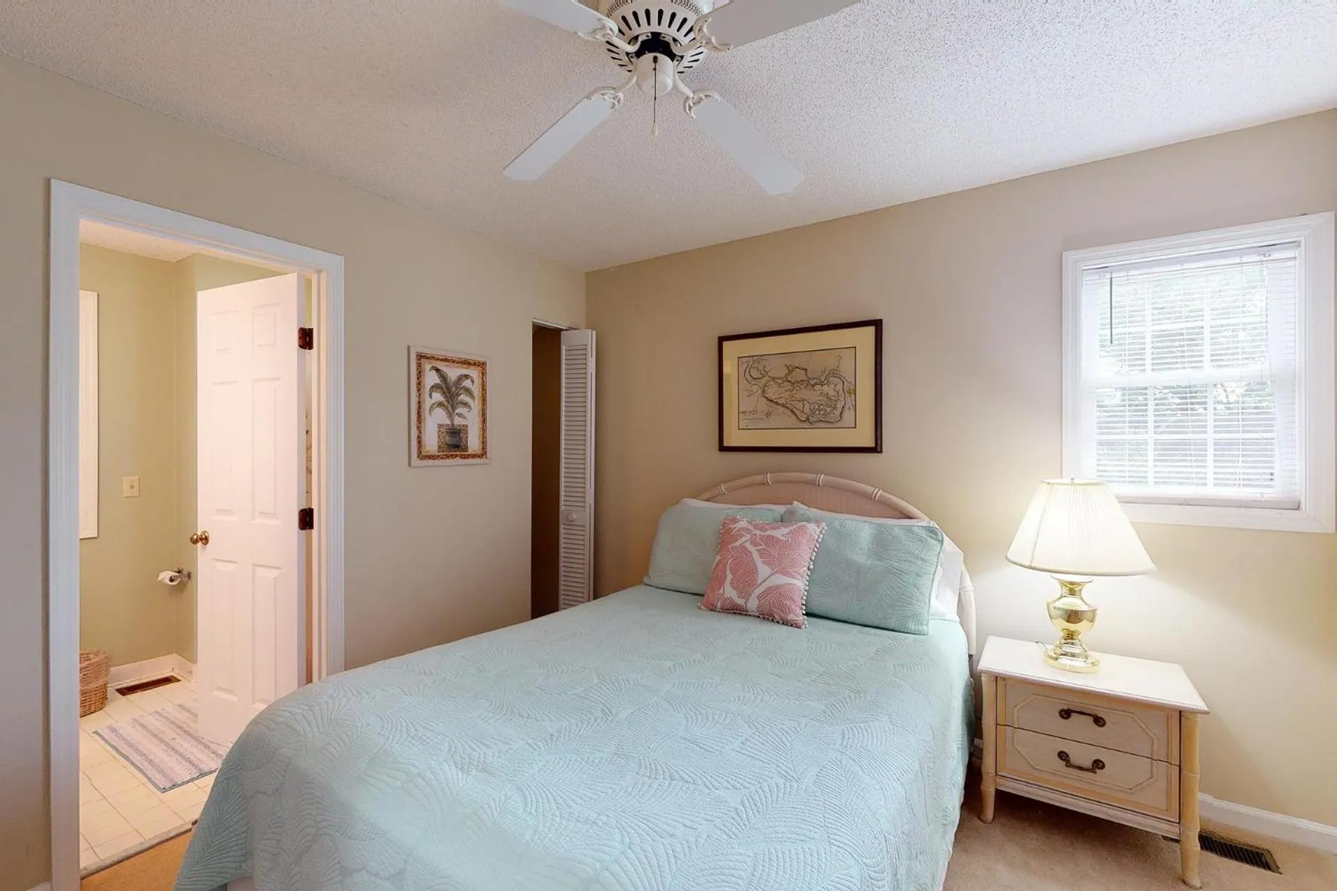 Bed in Coastal Cottage - 111 Mews Circle