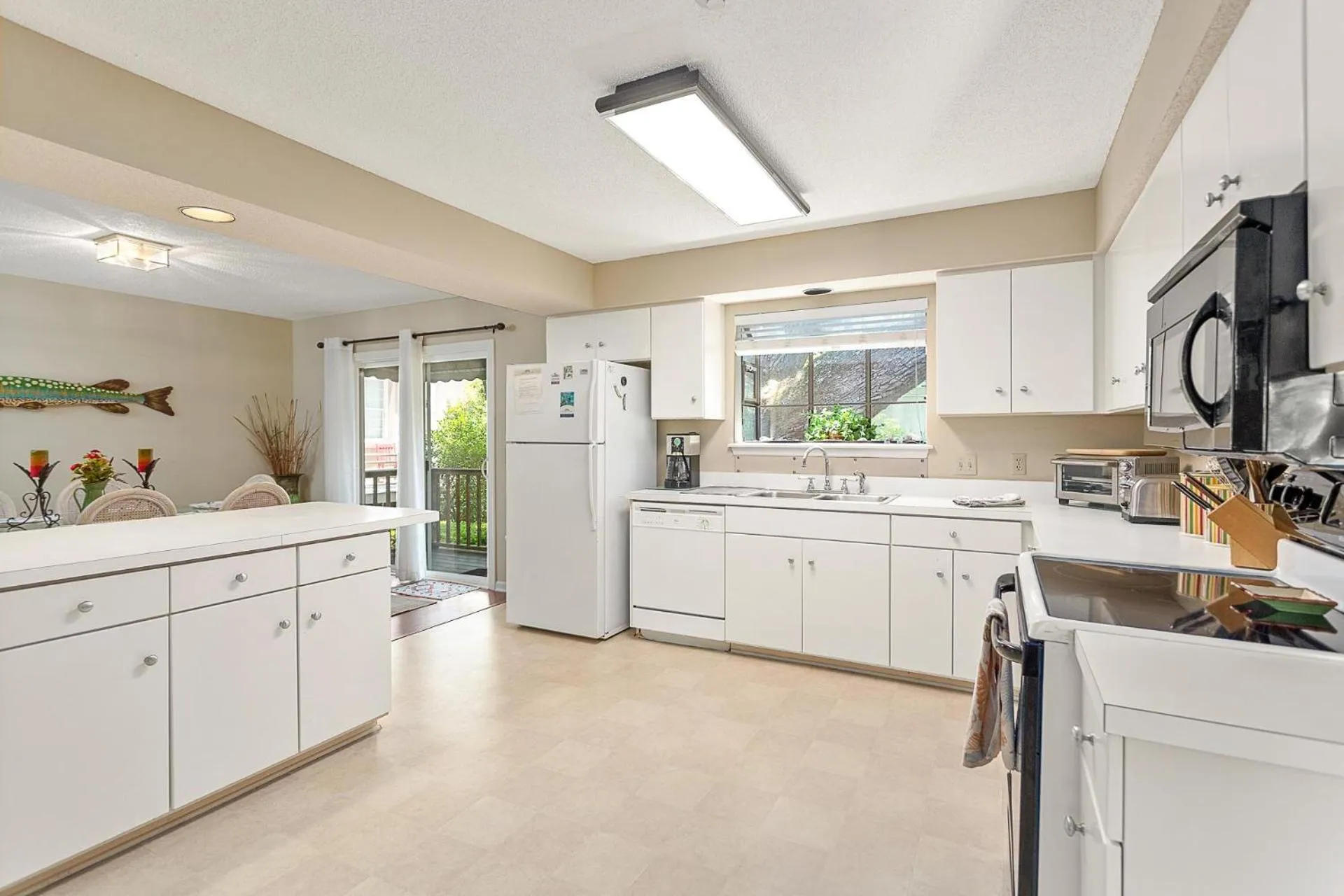 Coastal Cottage - 111 Mews Circle