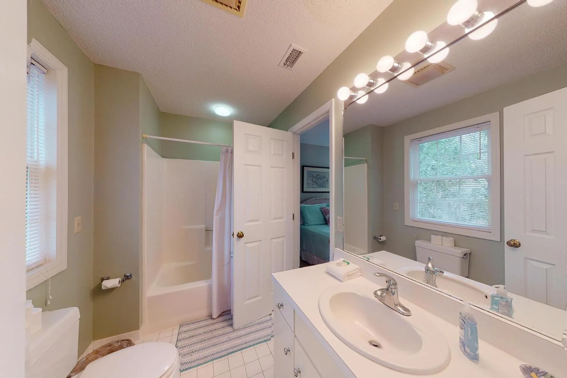 Coastal Cottage - 111 Mews Circle