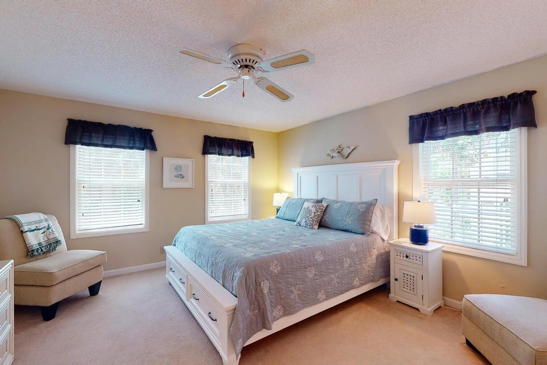 Bed in Coastal Cottage - 111 Mews Circle