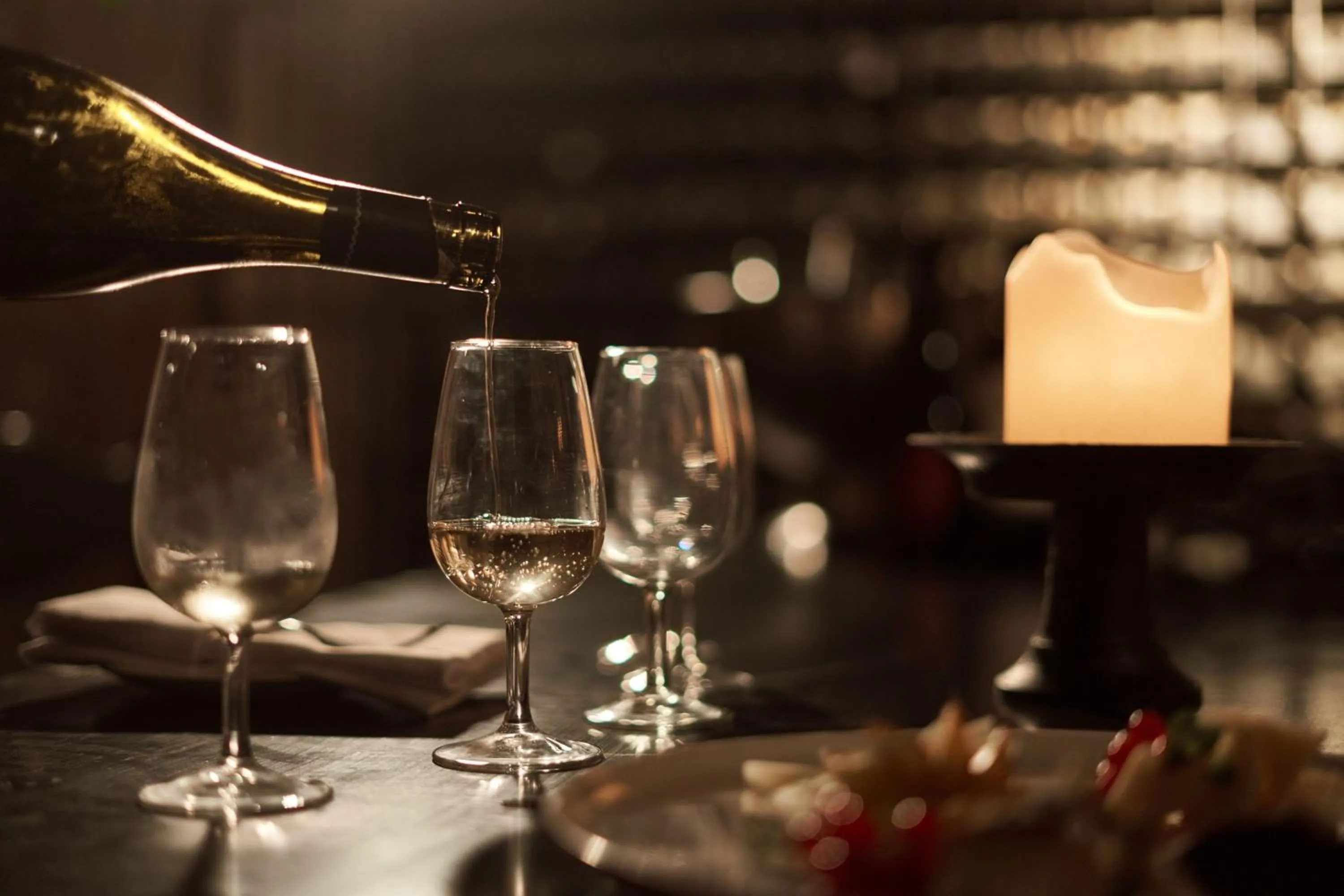 Lounge or bar in Vedema, a Luxury Collection Resort, Santorini