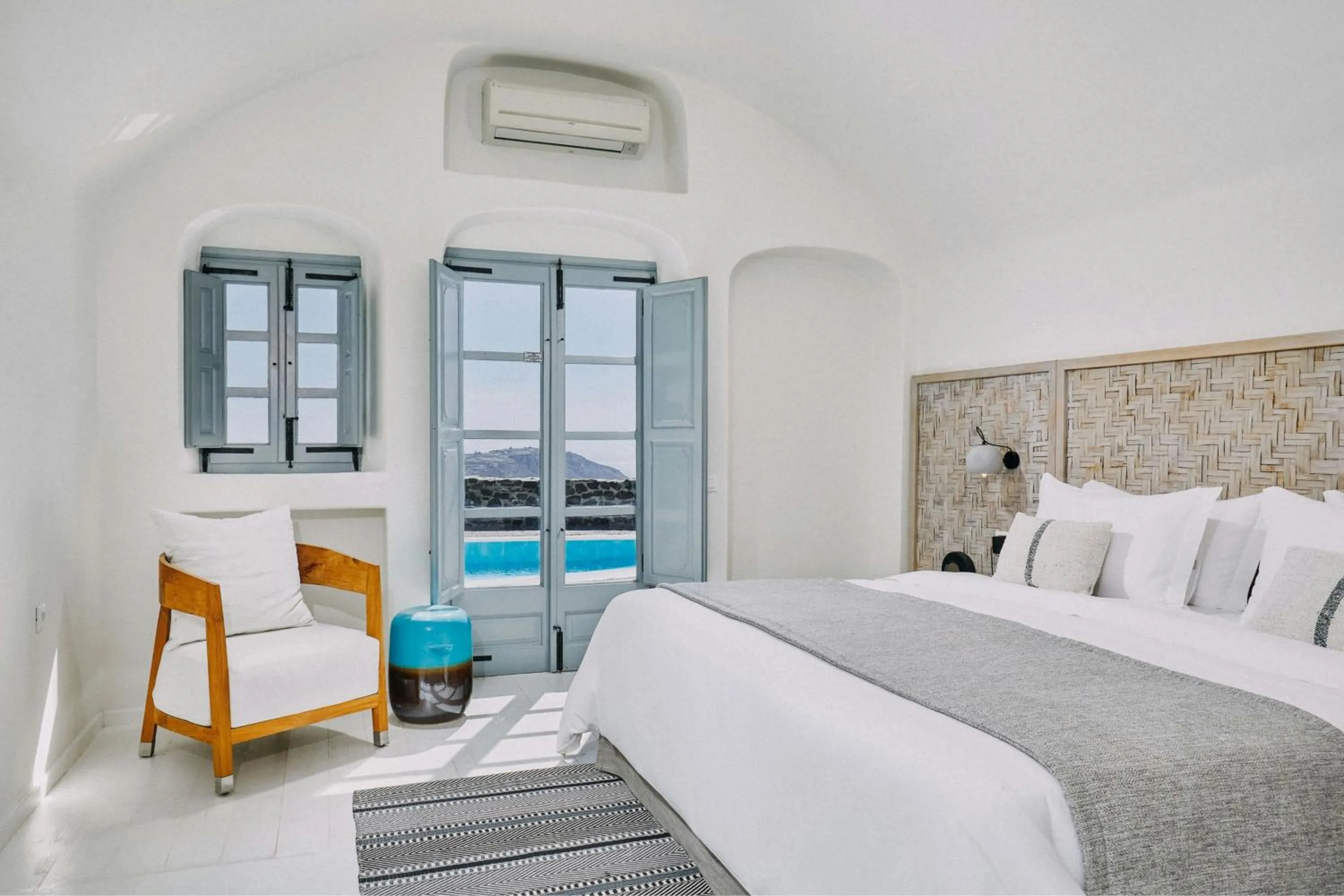 Bedroom, Bed in Vedema, a Luxury Collection Resort, Santorini