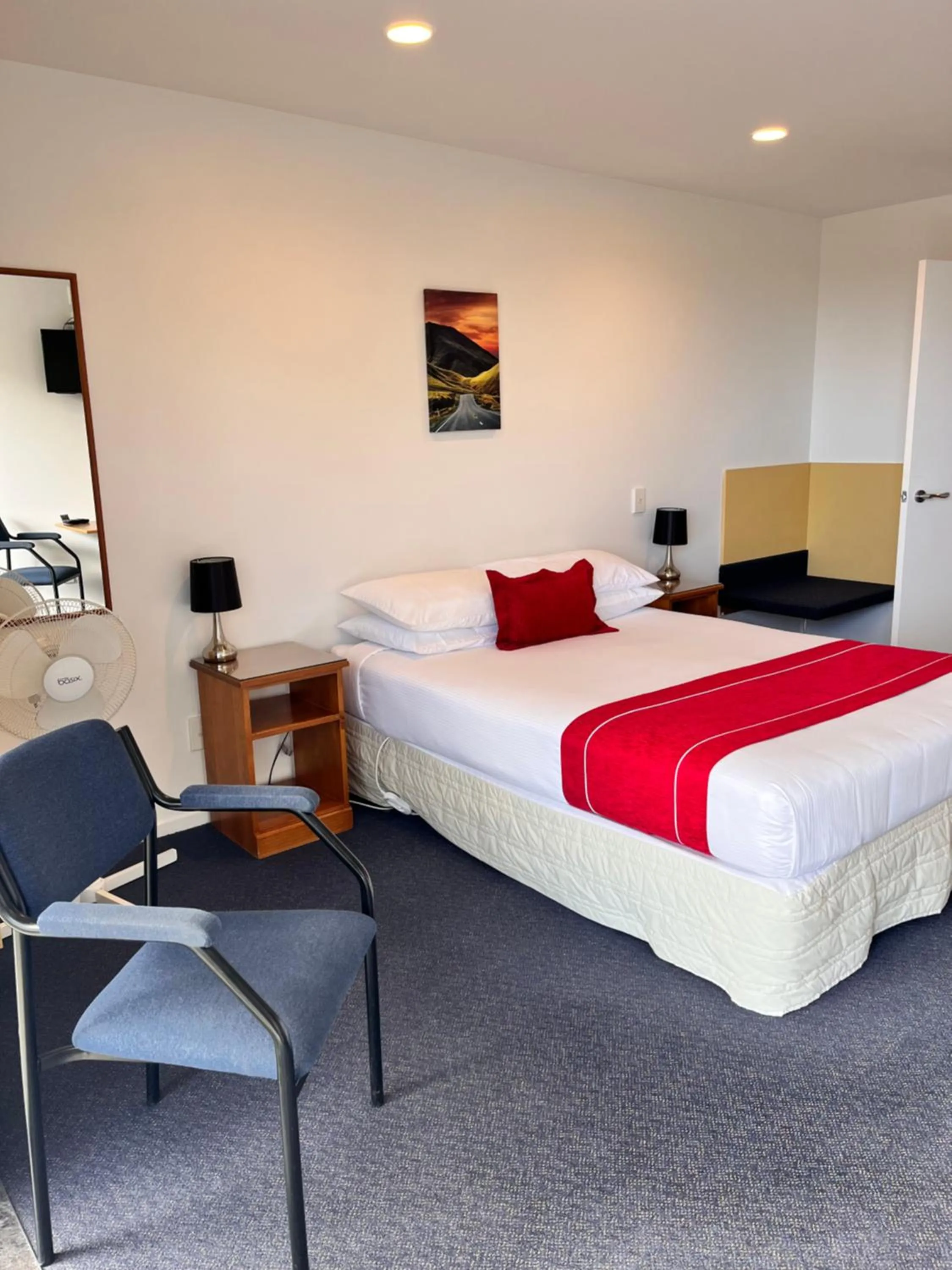 Bed in Sundowner Motel