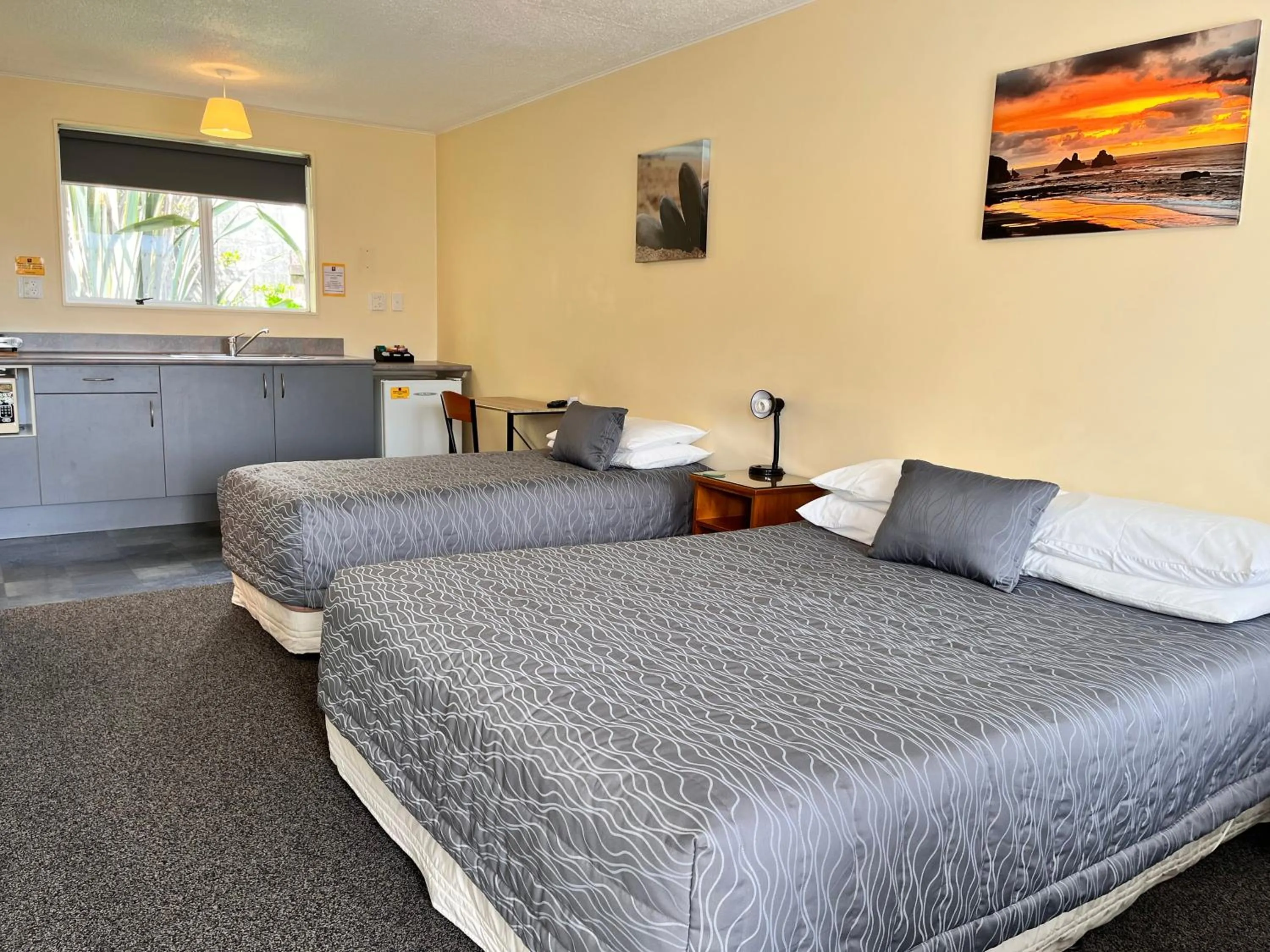 Bed in Sundowner Motel