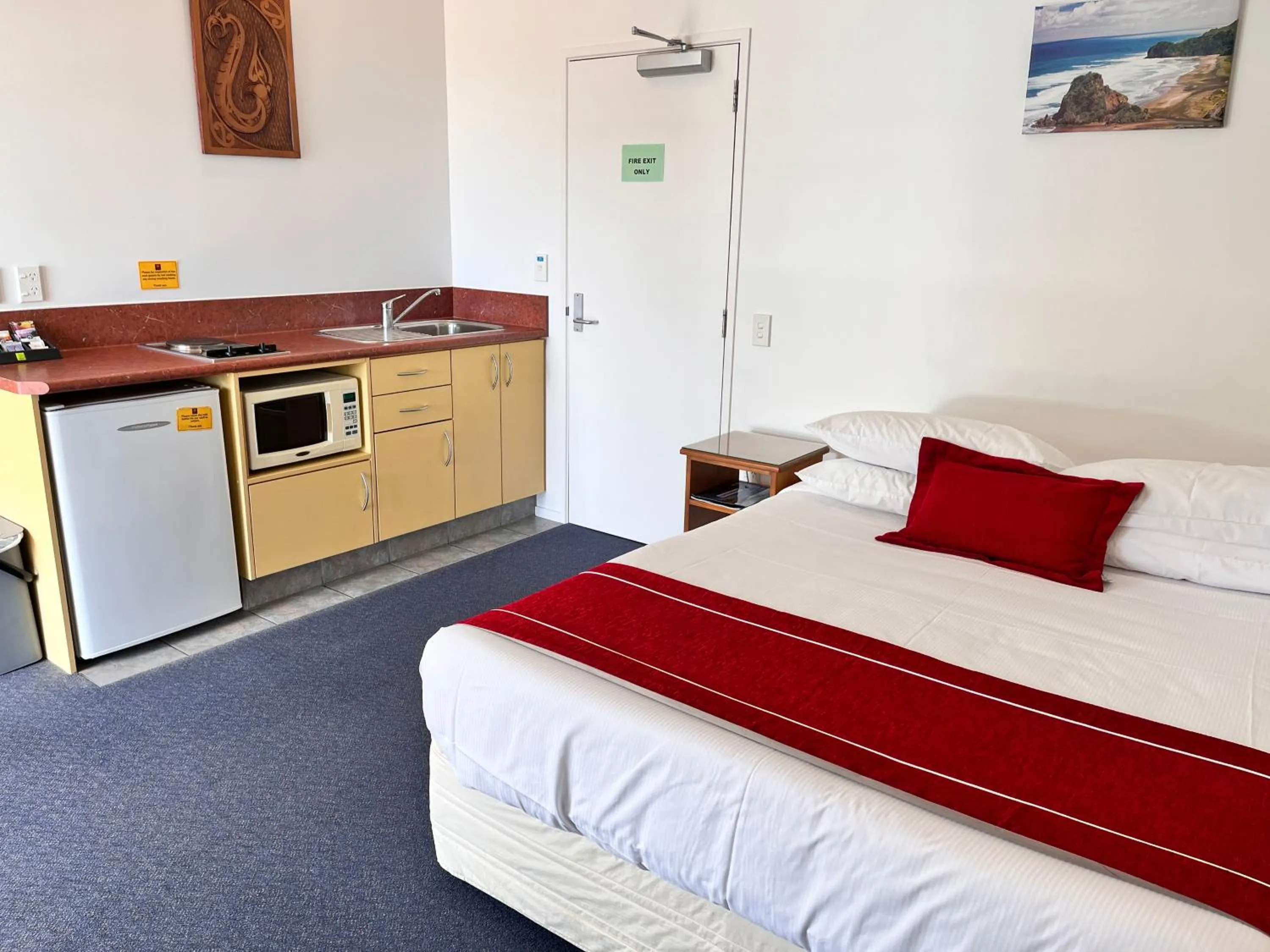 Bed in Sundowner Motel