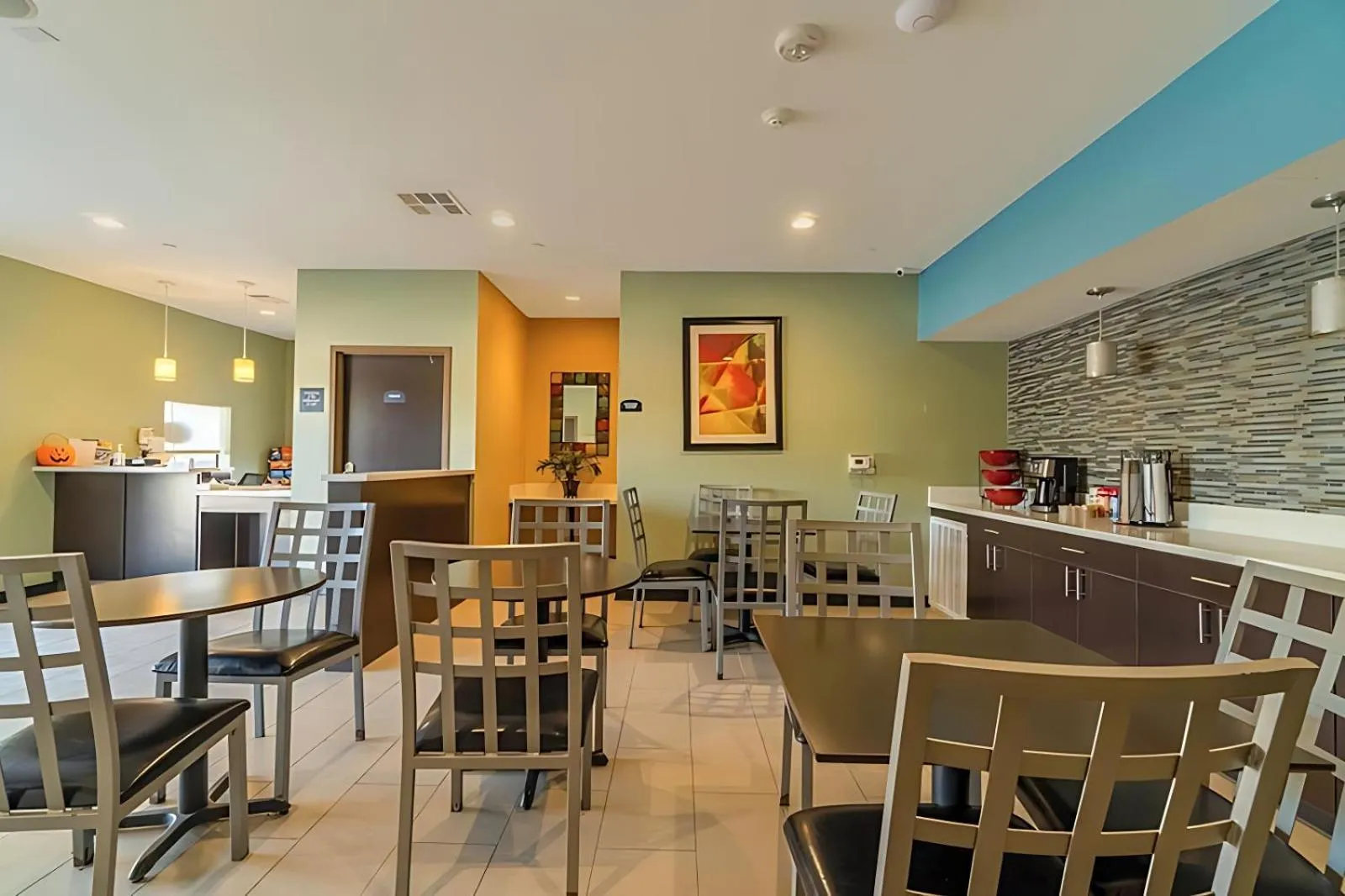 Living room in Moulton Inn & Suites By OYO Near Shiner TX