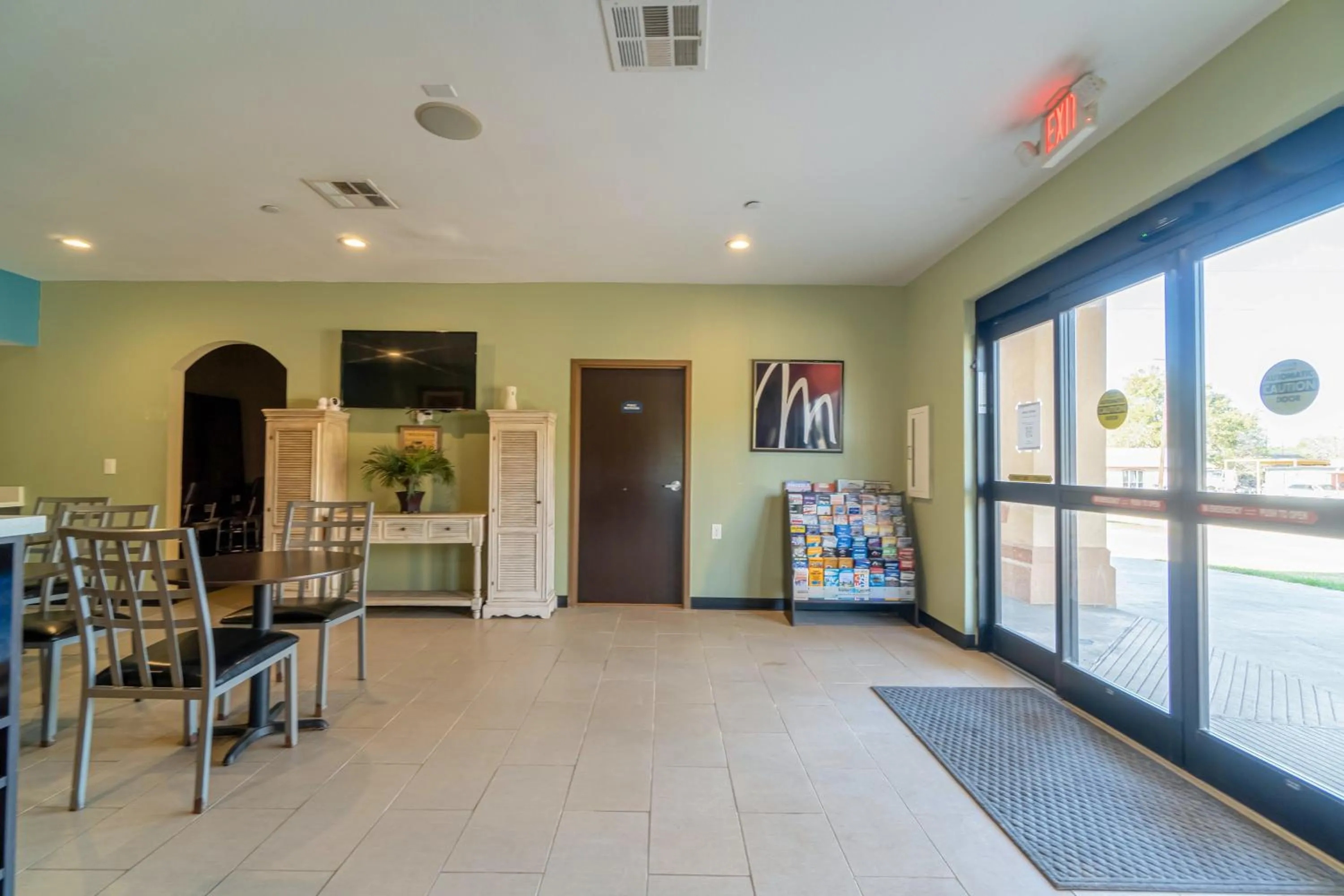 Lobby or reception in Moulton Inn & Suites By OYO Near Shiner TX