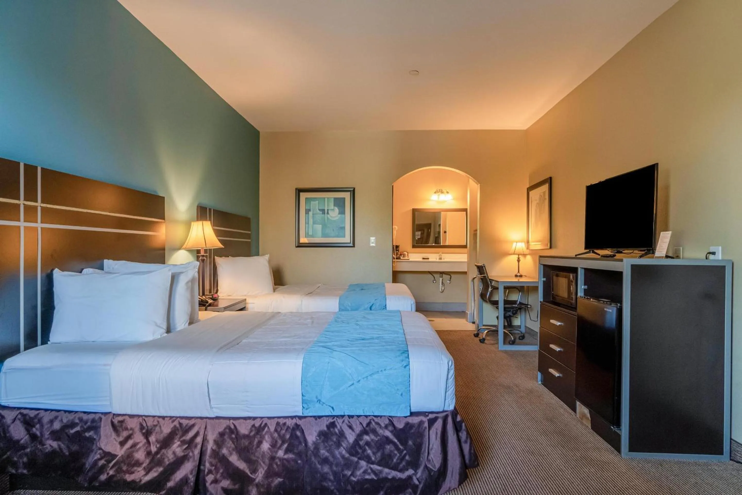 Bedroom, Bed in Moulton Inn & Suites By OYO Near Shiner TX