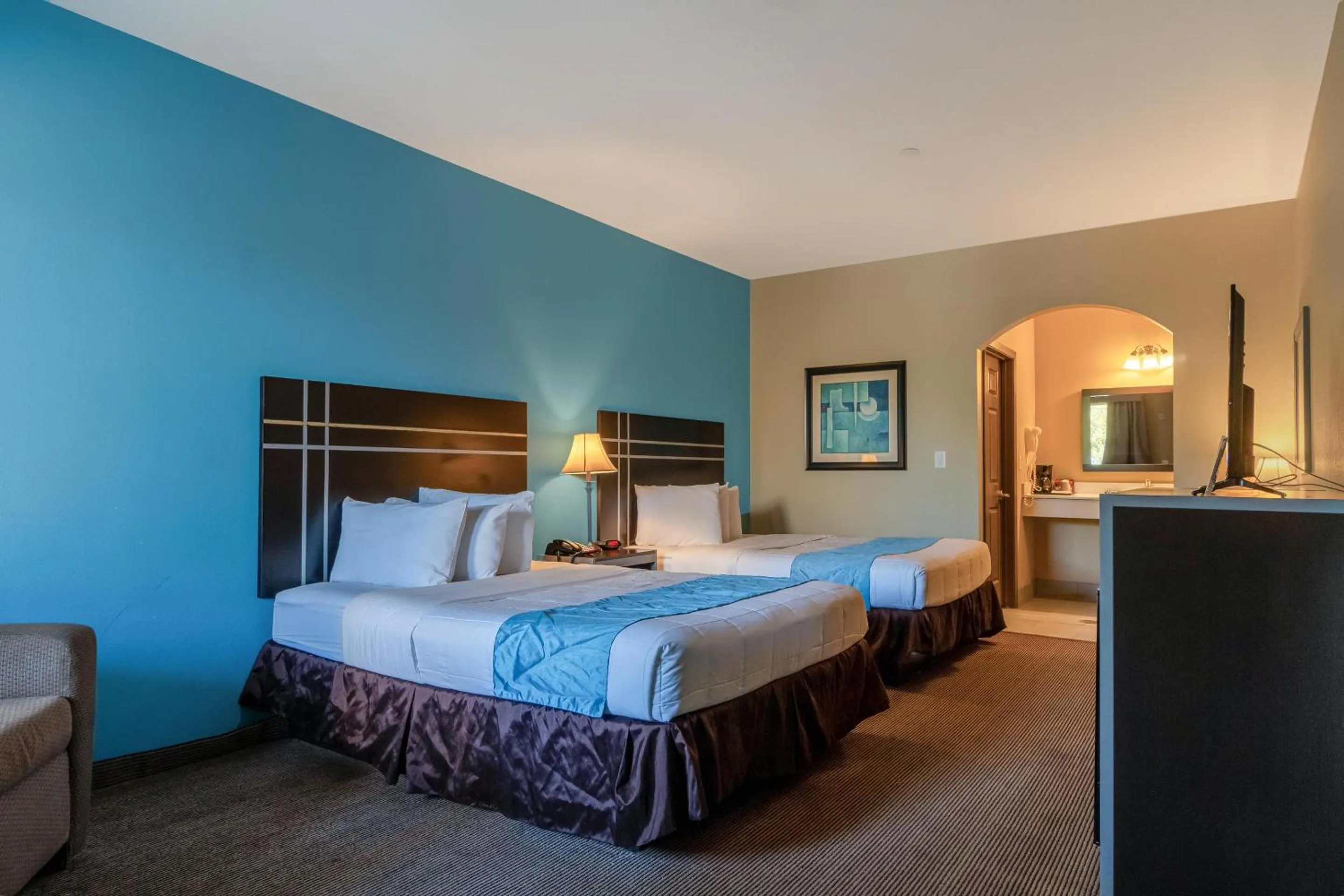 Bedroom, Bed in Moulton Inn & Suites By OYO Near Shiner TX