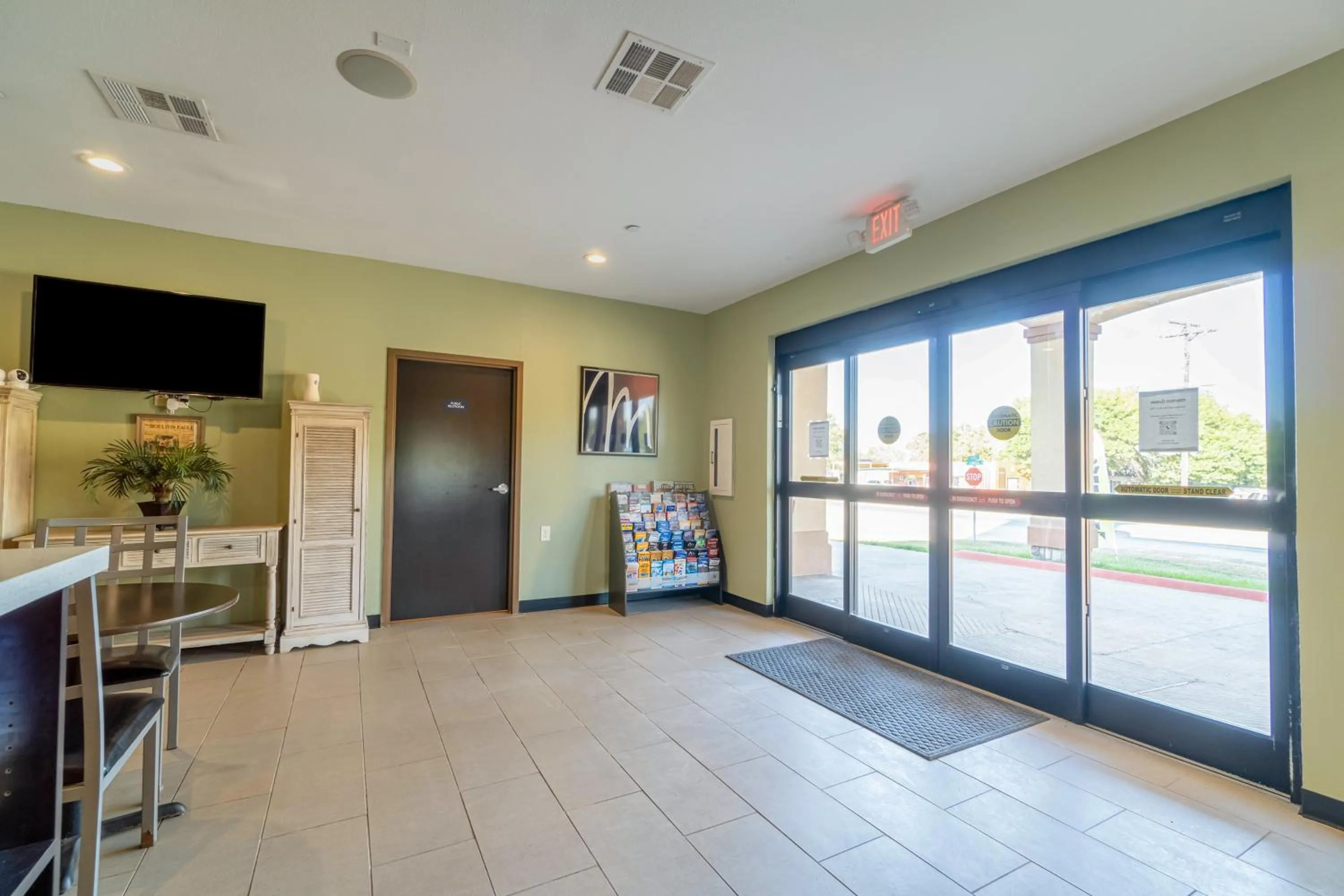 Lobby or reception in Moulton Inn & Suites By OYO Near Shiner TX
