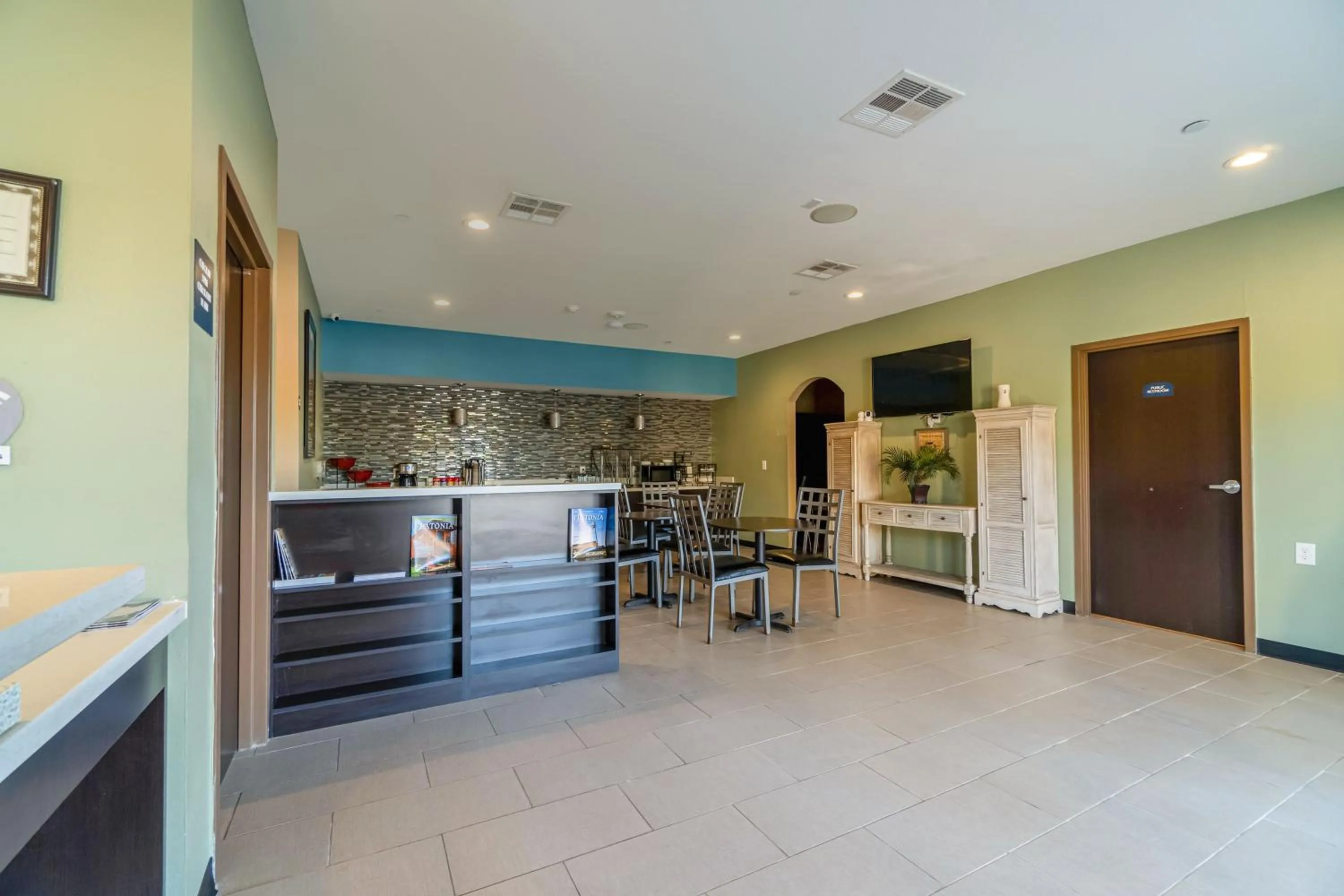 Lobby or reception in Moulton Inn & Suites By OYO Near Shiner TX