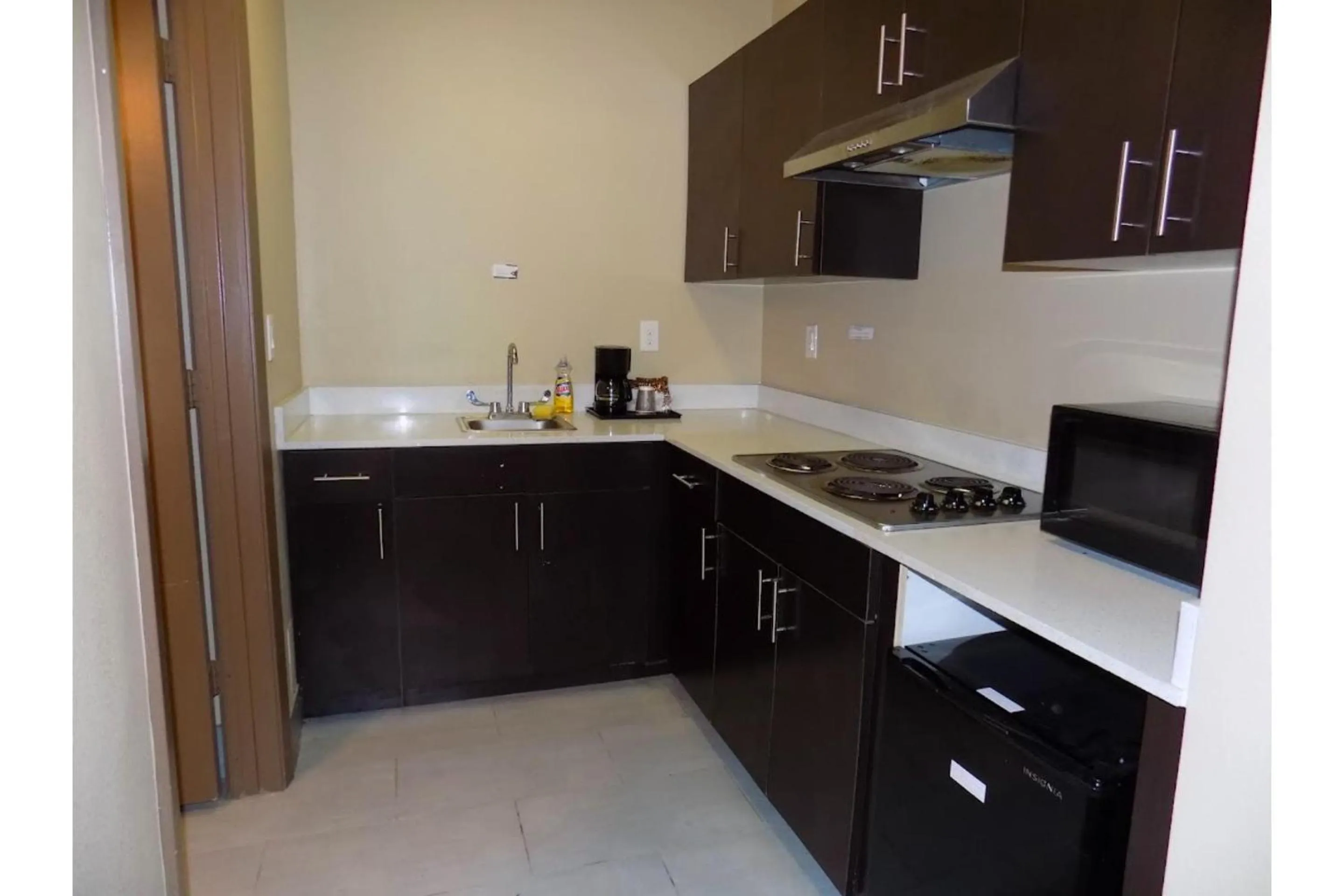 Kitchen or kitchenette in Moulton Inn & Suites By OYO Near Shiner TX