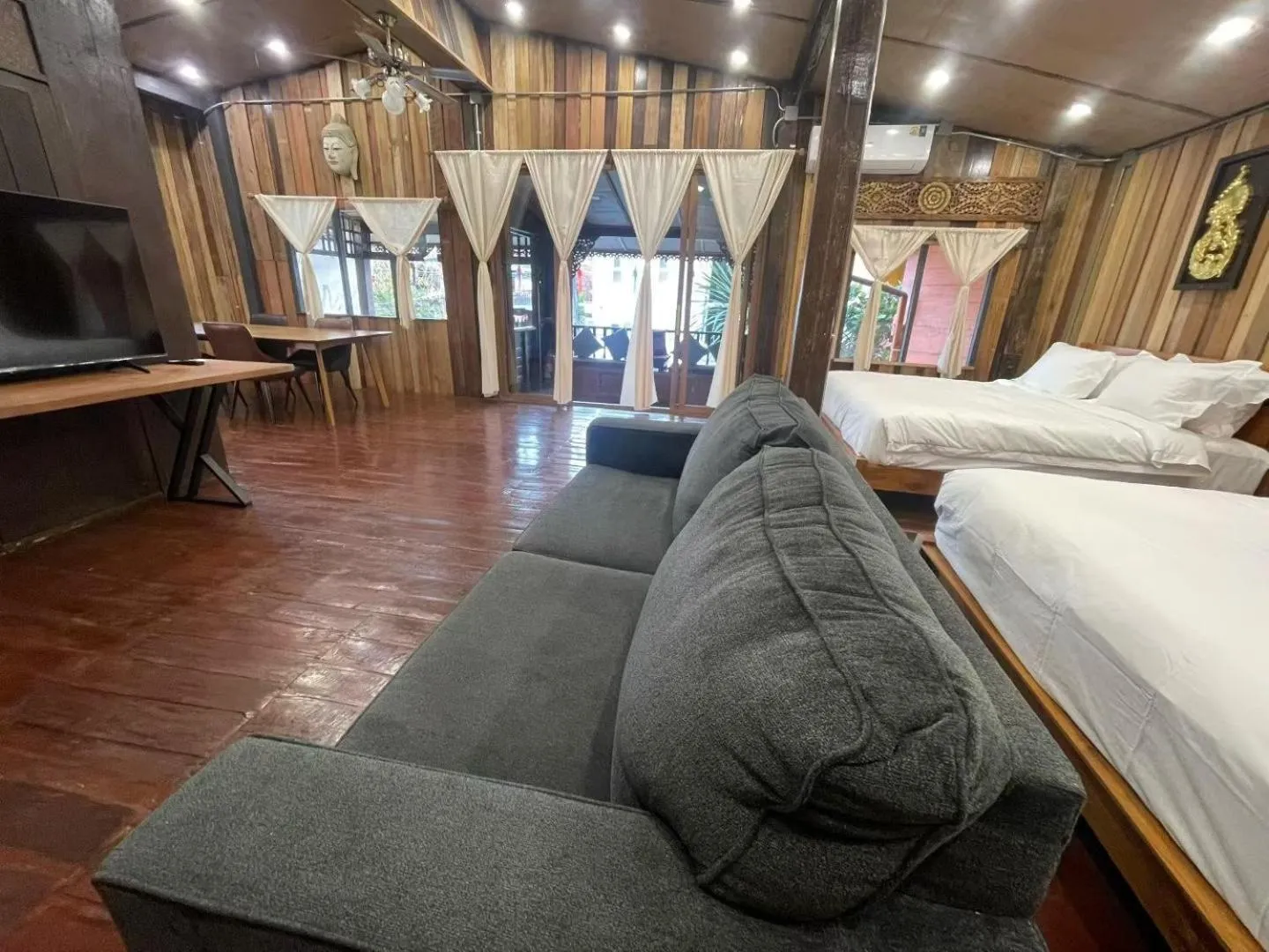 Photo of the whole room, Bed in Mesa Garden Villa