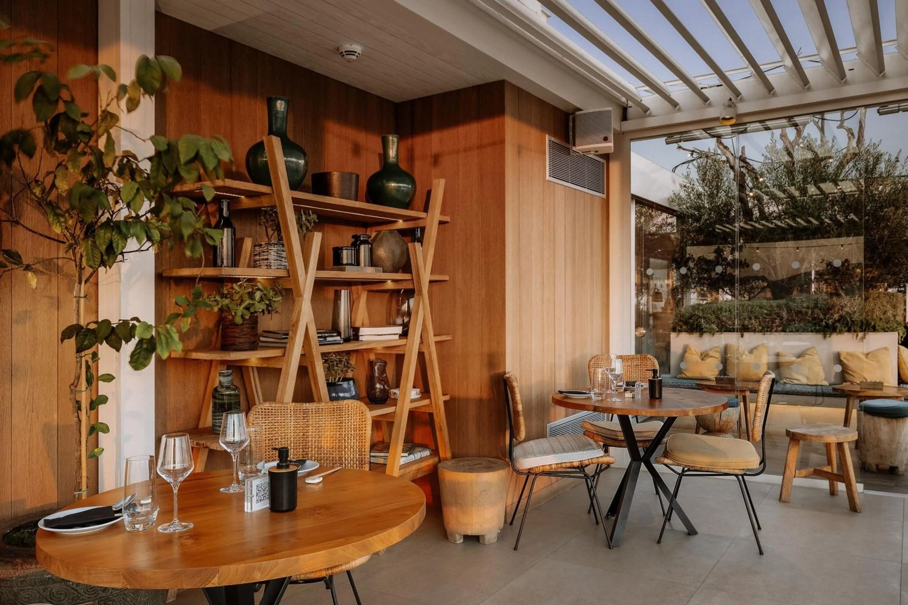 Restaurant/places to eat in Athens Marriott Hotel