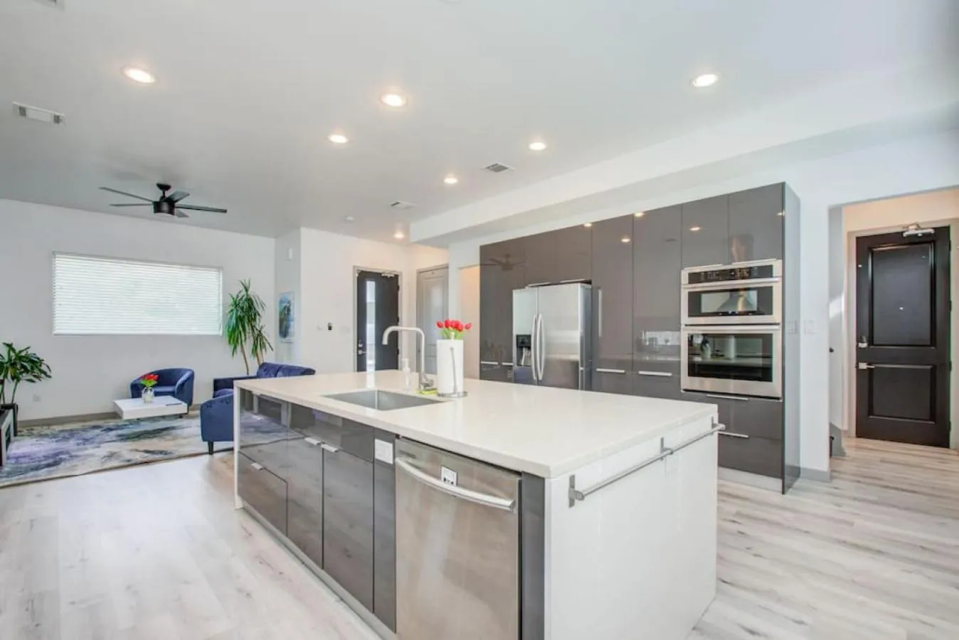 Kitchen or kitchenette in Modern 4 Bedroom 4 Full Bathroom Near Downtown