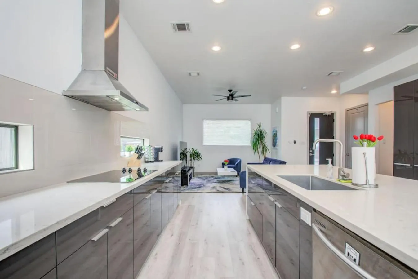 Kitchen or kitchenette in Modern 4 Bedroom 4 Full Bathroom Near Downtown