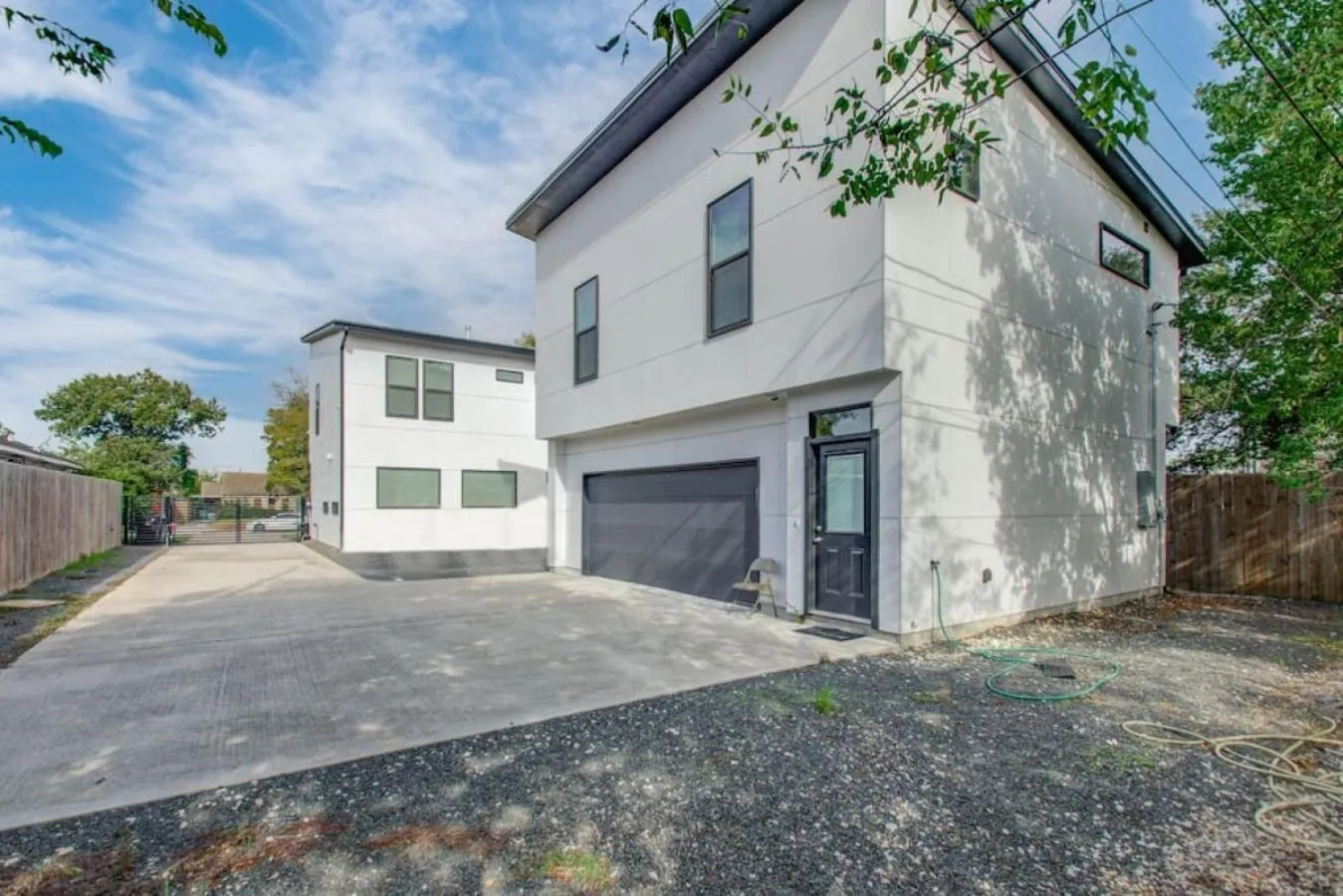 BBQ facilities in Modern 4 Bedroom 4 Full Bathroom Near Downtown