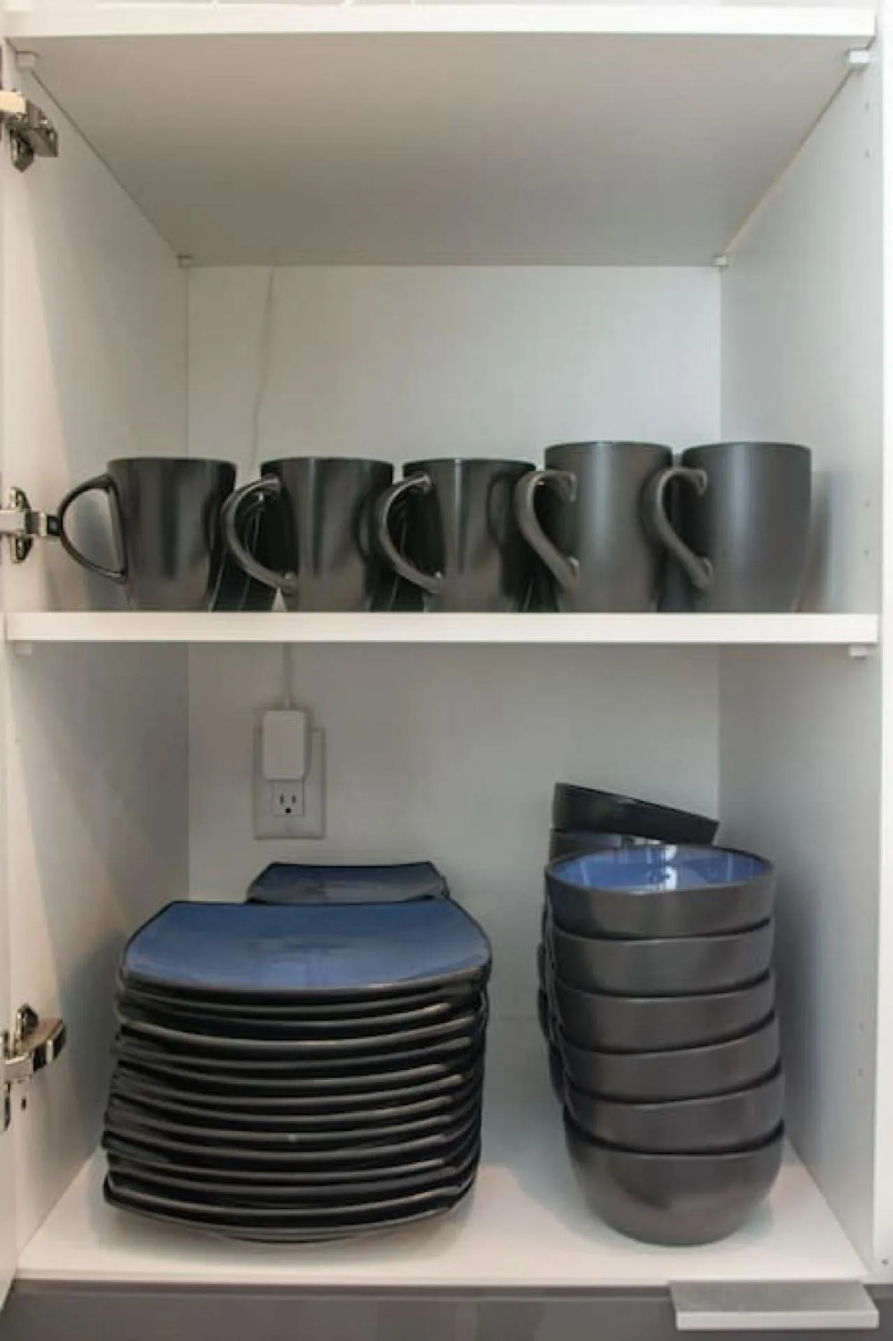 Kitchen or kitchenette in Modern 4 Bedroom 4 Full Bathroom Near Downtown