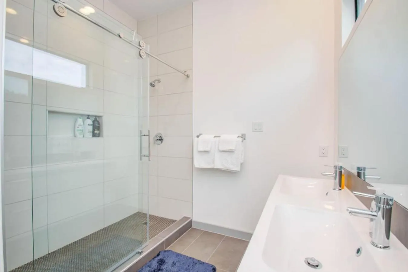 Bathroom in Modern 4 Bedroom 4 Full Bathroom Near Downtown