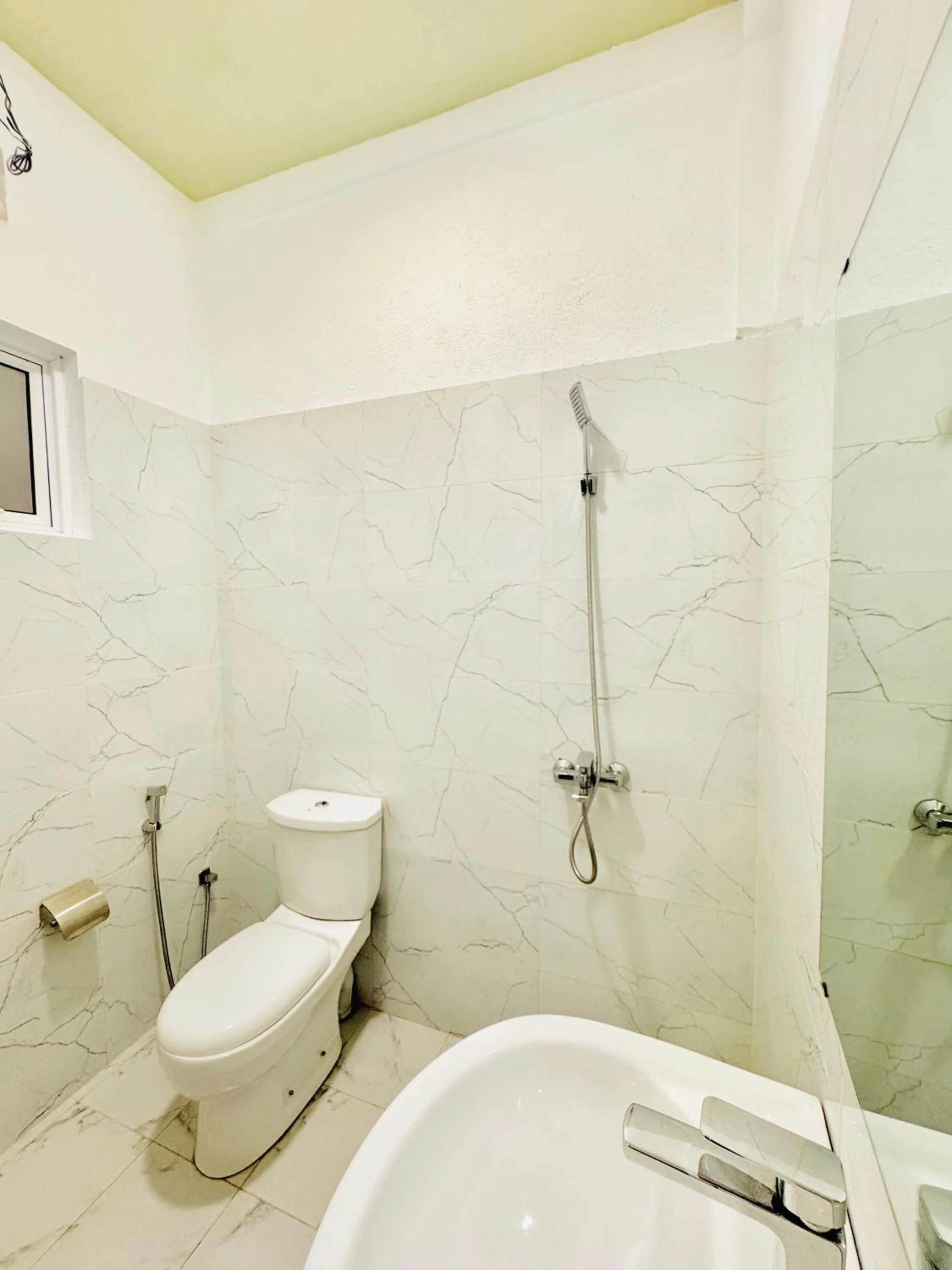 Bathroom in Sea Breeze Guest House Negombo