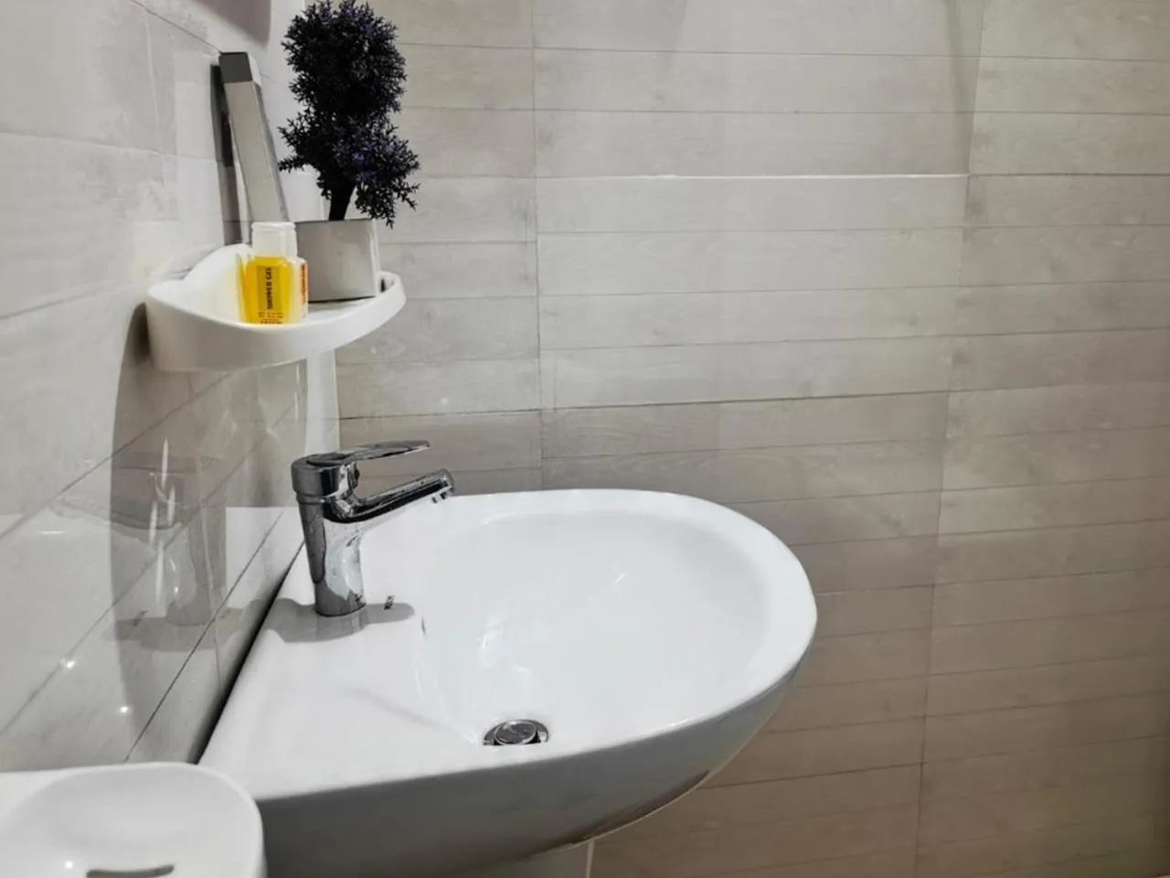 Bathroom in Sea Breeze Guest House Negombo