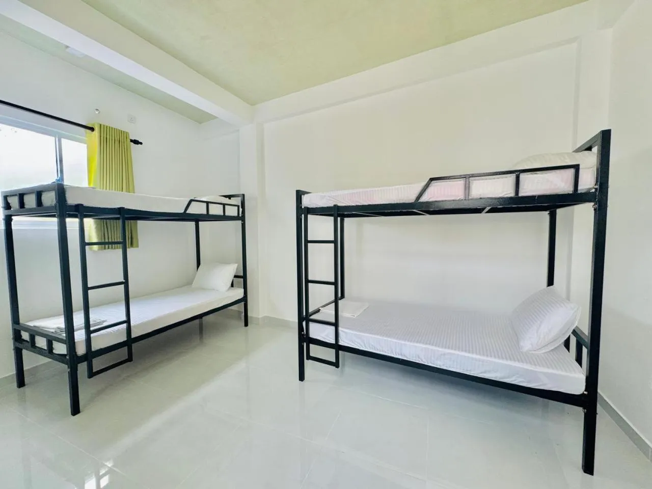 Photo of the whole room, Bed in Sea Breeze Guest House Negombo