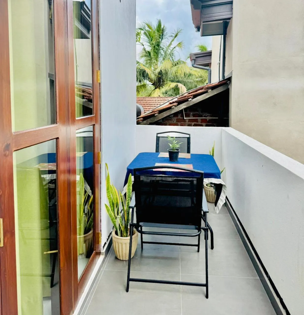 Balcony/Terrace in Sea Breeze Guest House Negombo