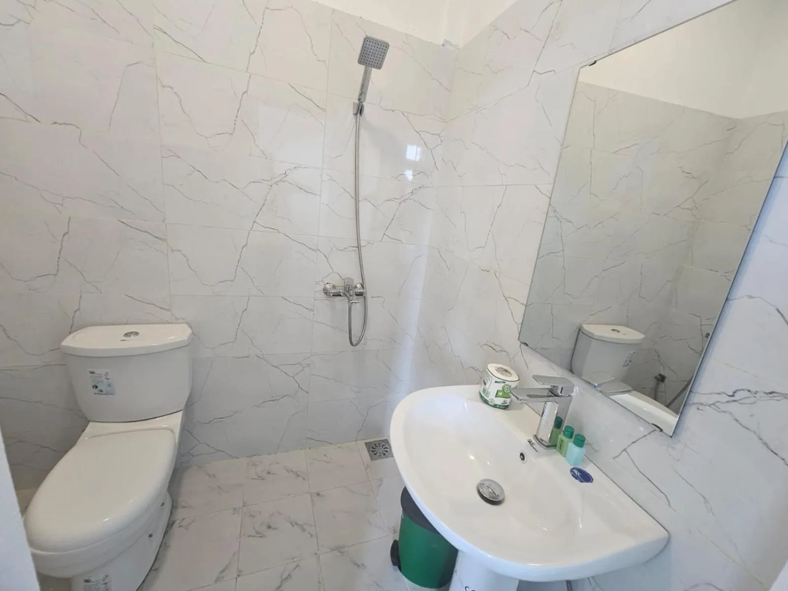 Bathroom in Sea Breeze Guest House Negombo