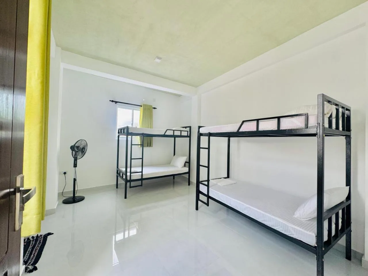 Photo of the whole room, Bed in Sea Breeze Guest House Negombo