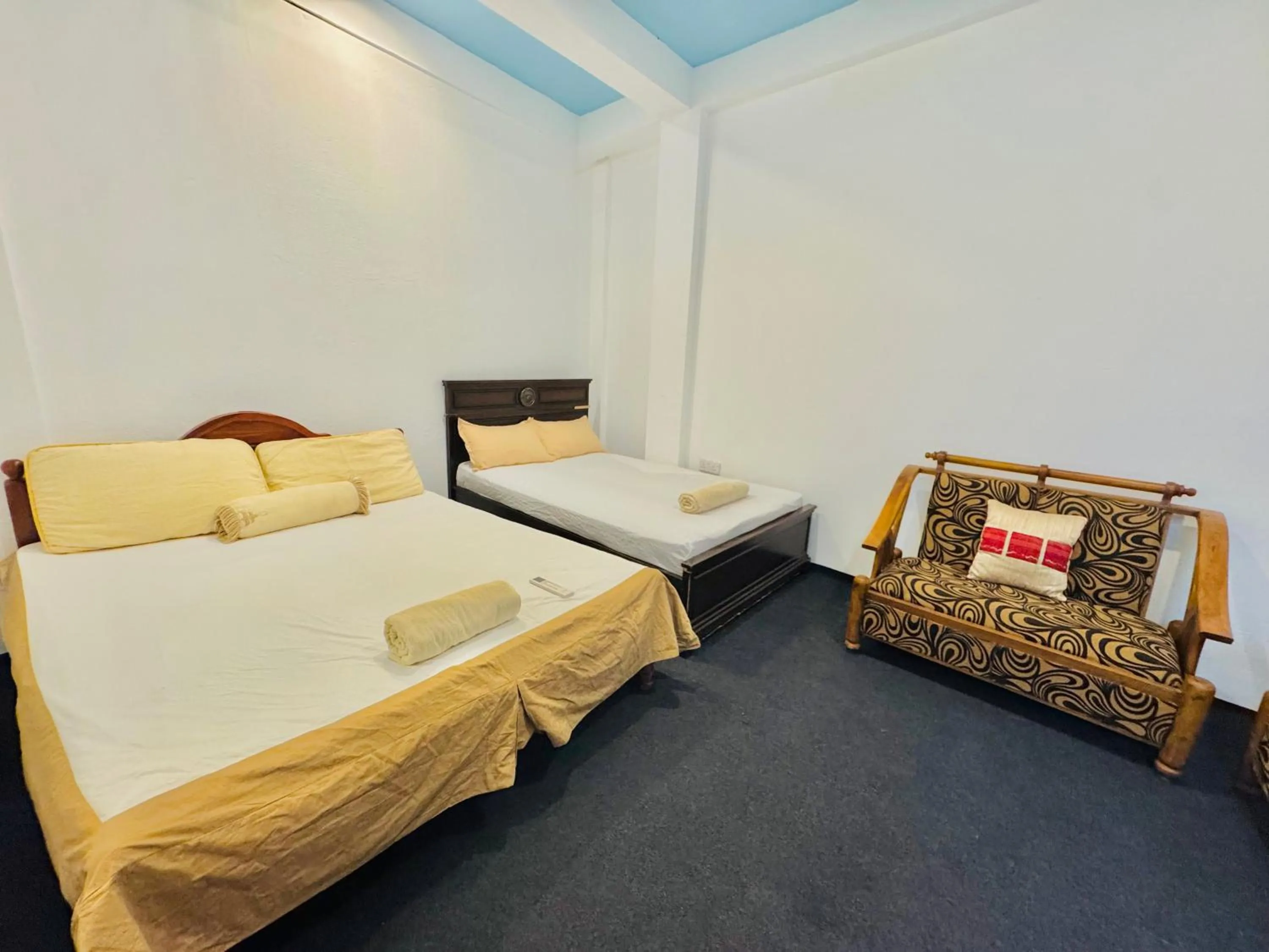 Bed in Sea Breeze Guest House Negombo