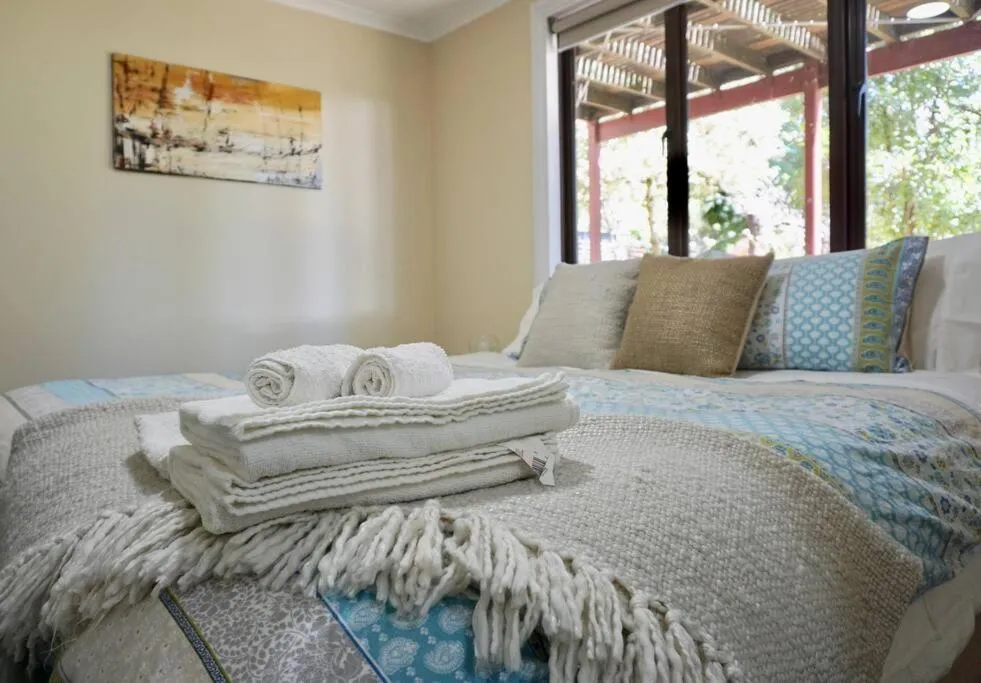 Two-Bedroom Apartment in Cloudland Garden Oasis