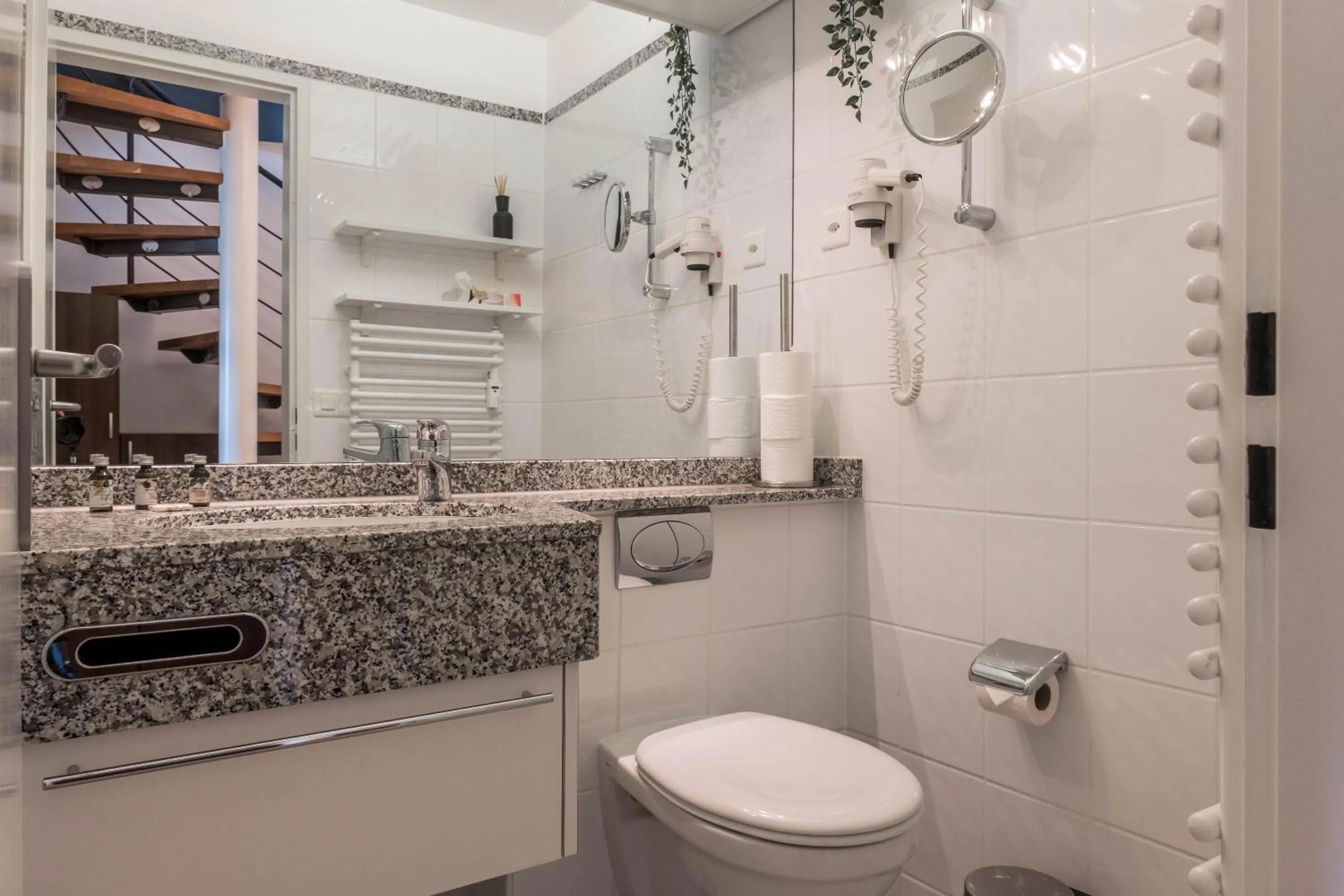 Bathroom in Apartment Alpenrose 2.5 mit Mitbenutzung SPA & Wellness - GRIWA RENT AG