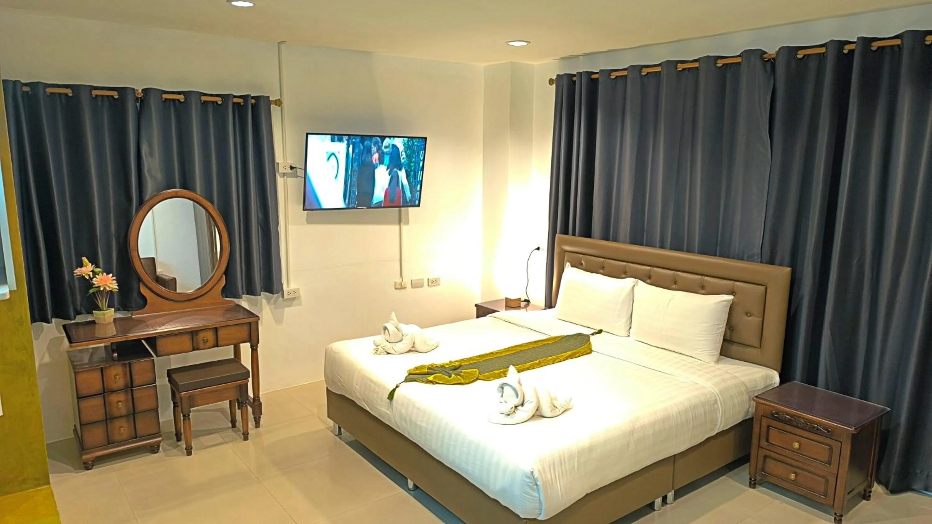 Photo of the whole room, Bed in Southern Comfort Patong