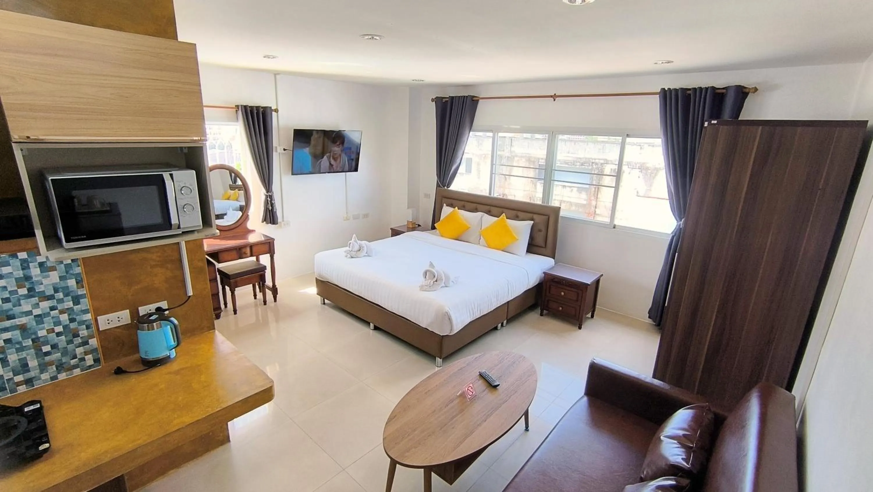 Photo of the whole room, Bed in Southern Comfort Patong