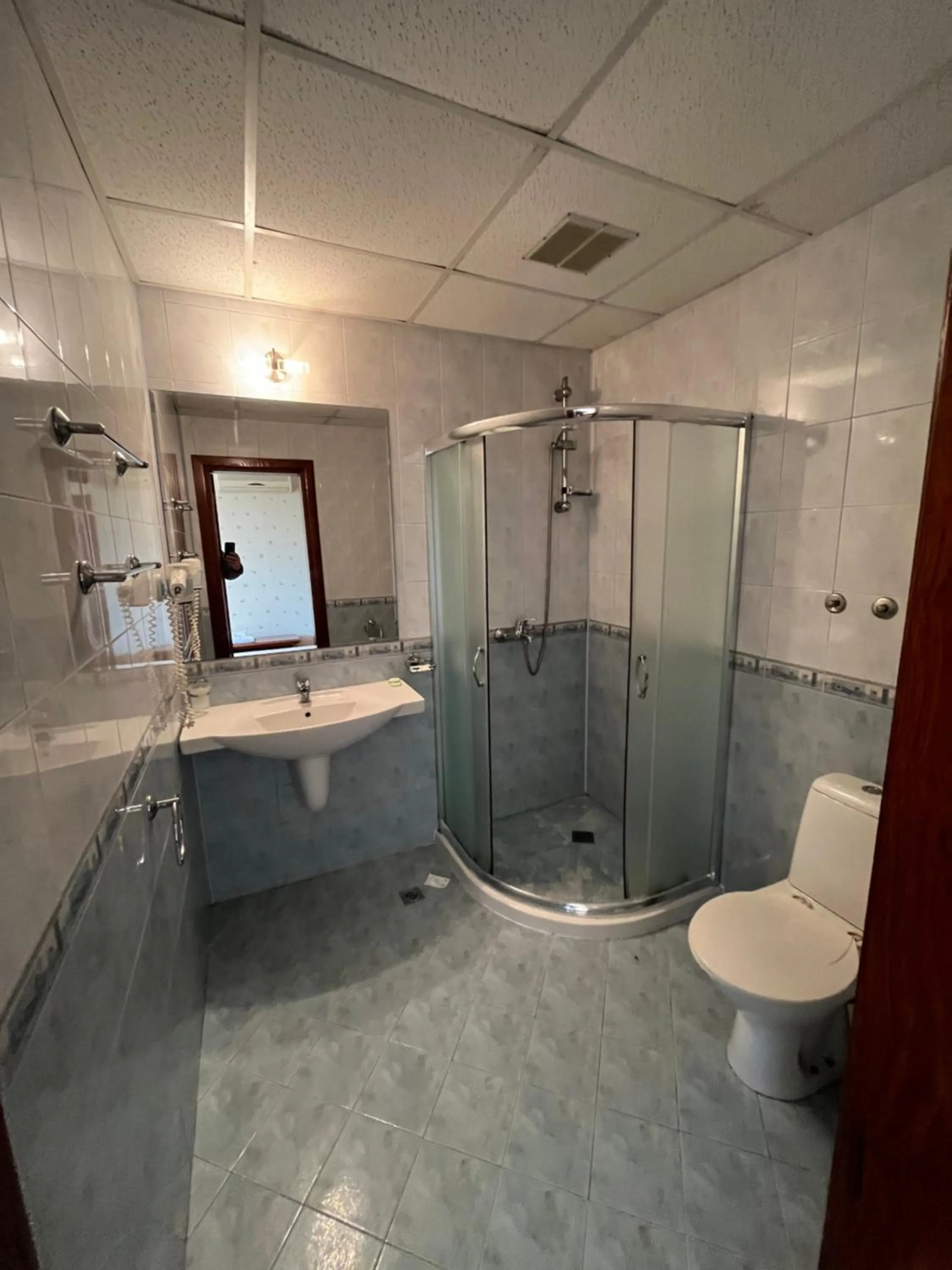 Shower in HOTEL BOLYARI