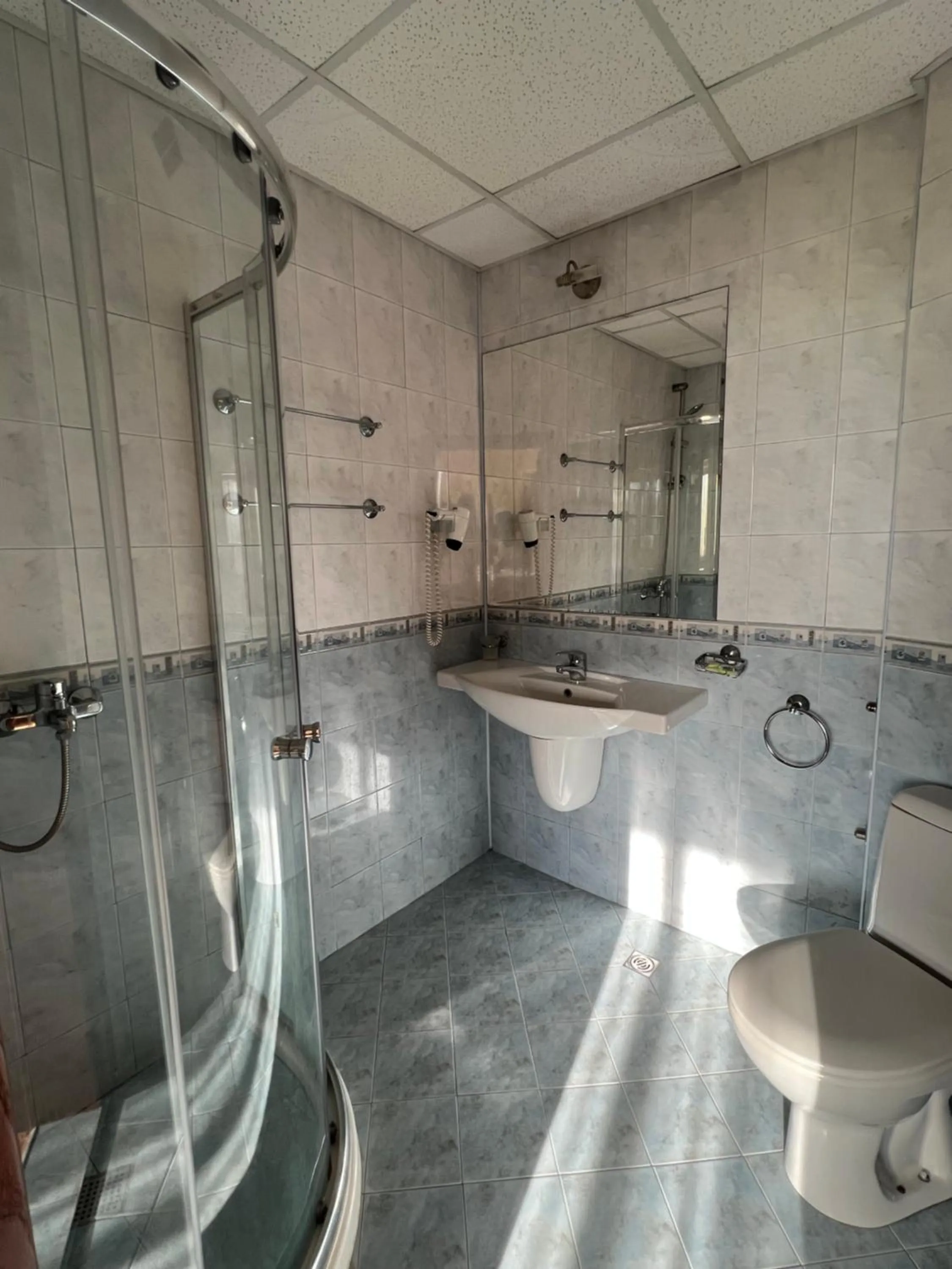 Shower in HOTEL BOLYARI