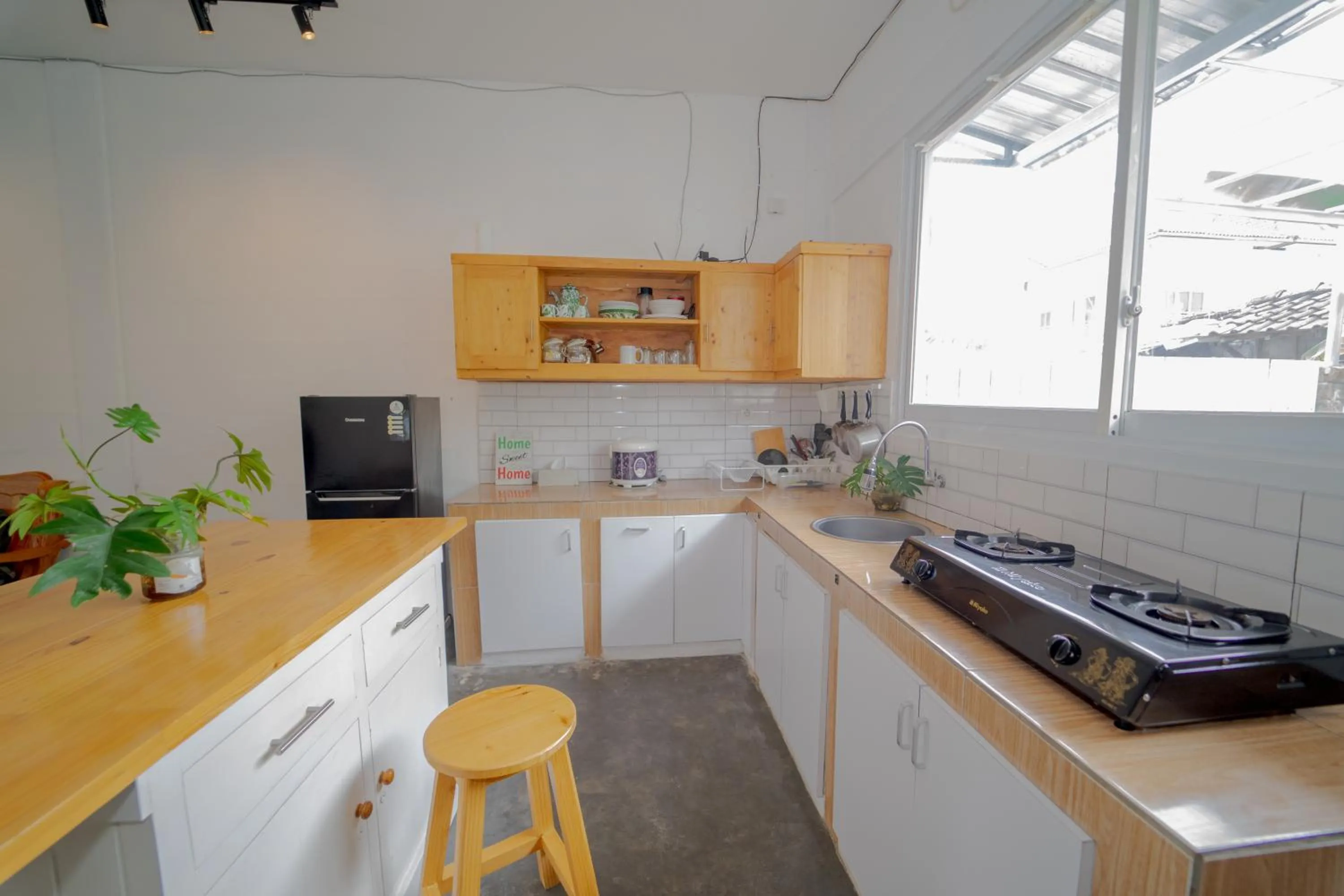 Kitchen or kitchenette in Villa Sawah Prambanan