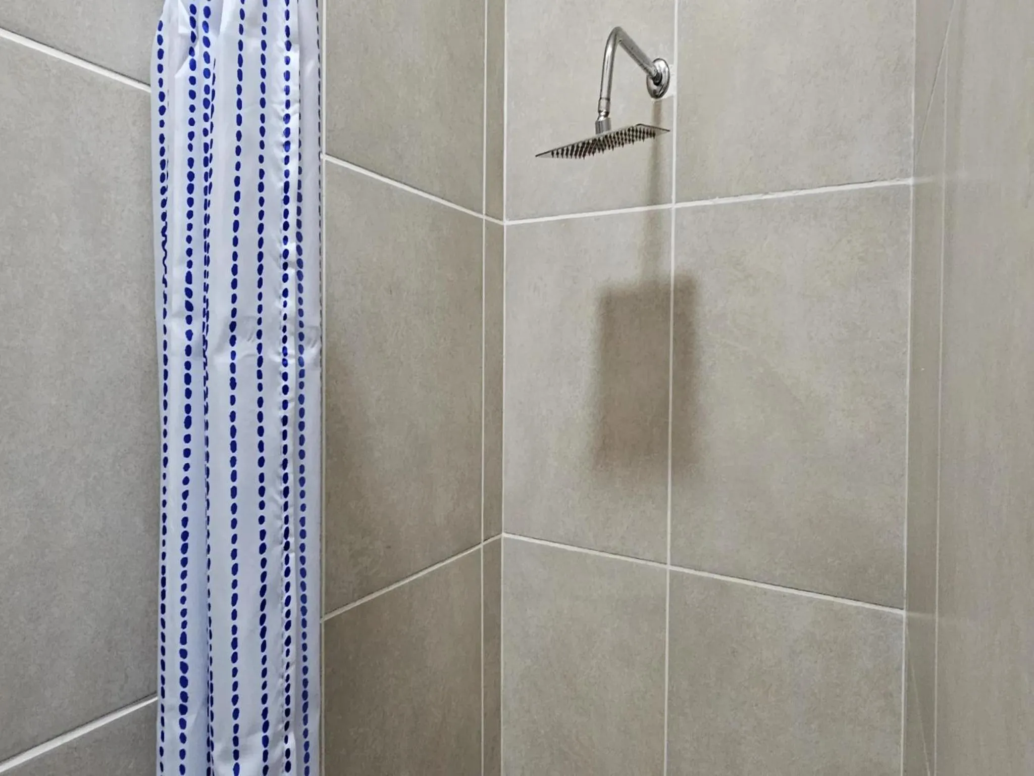 Shower in Goshen Lodge Fitzroy