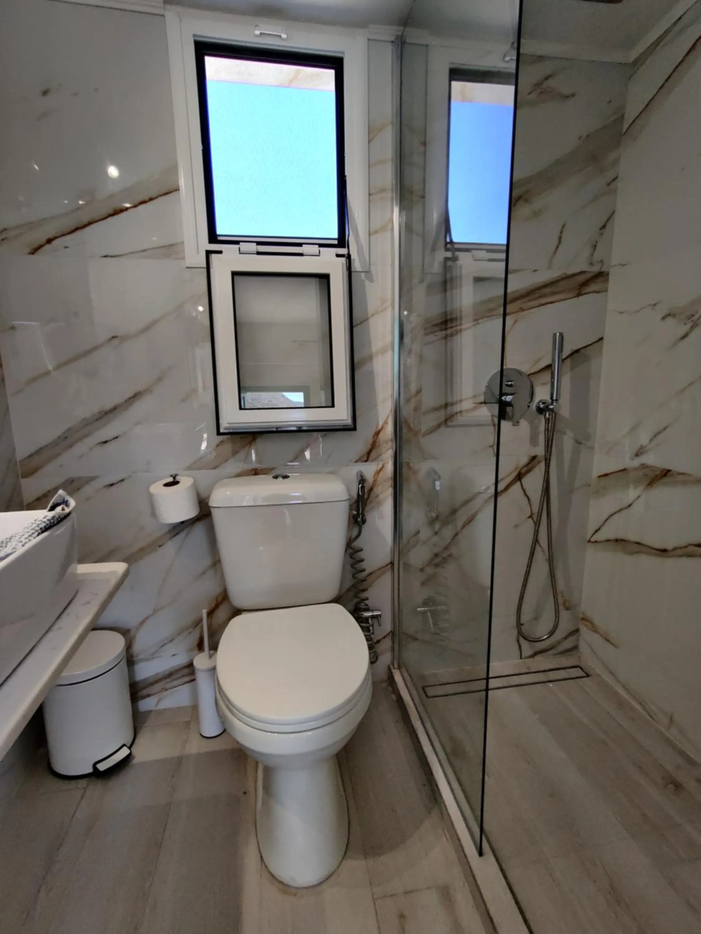 Shower in Dimitris Villa Hotel