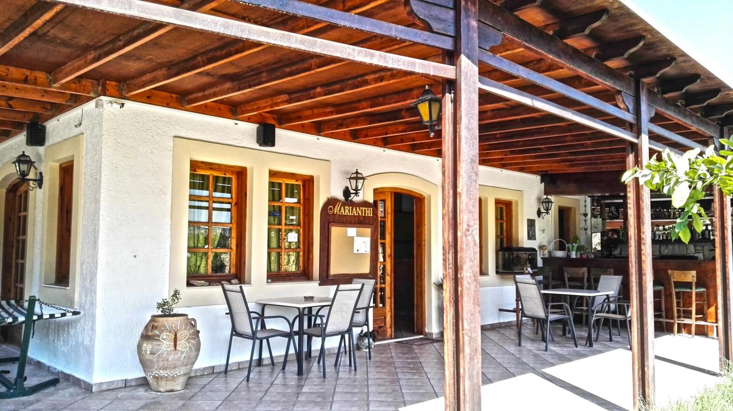 Food and drinks in Dimitris Villa Hotel