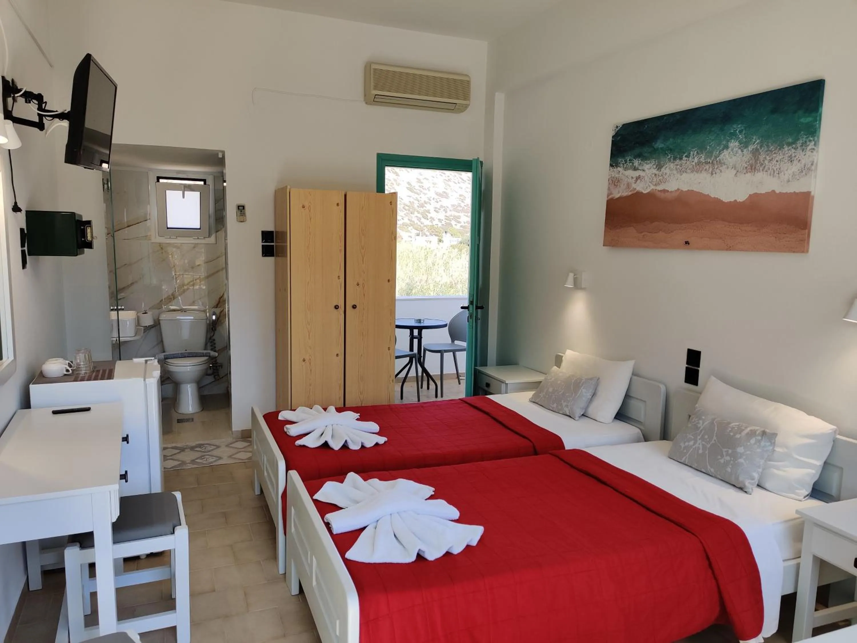 Photo of the whole room, Bed in Dimitris Villa Hotel