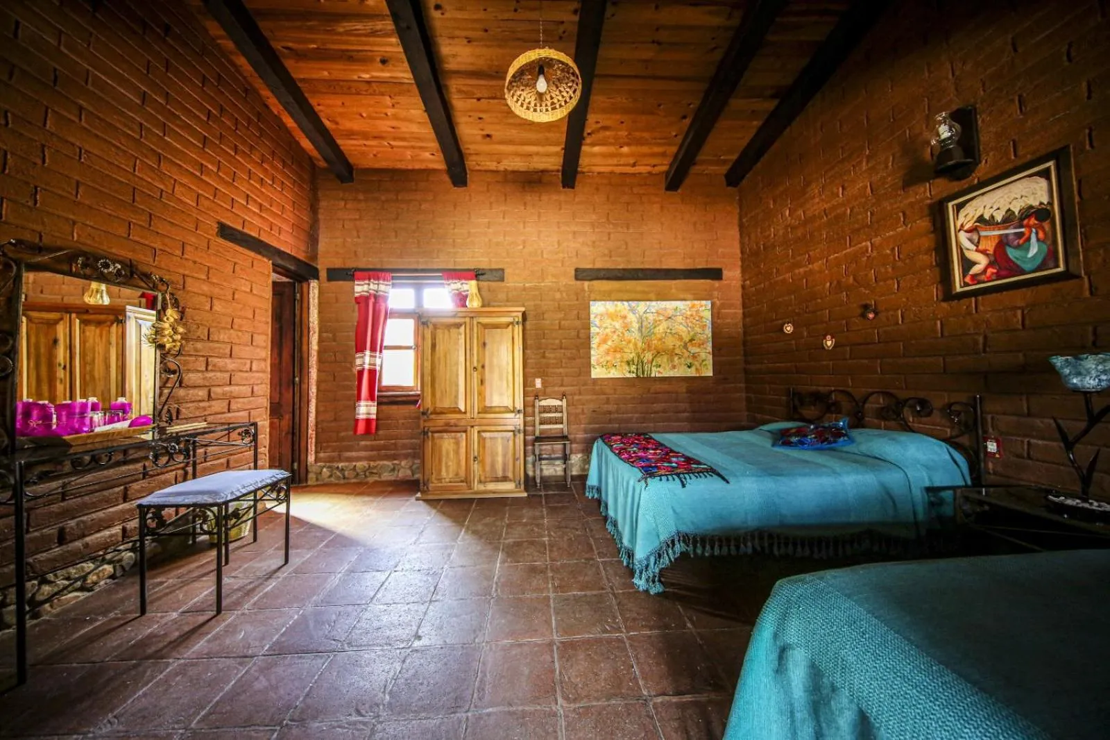 Photo of the whole room, Bed in Huayápam Yù'ú Lodge