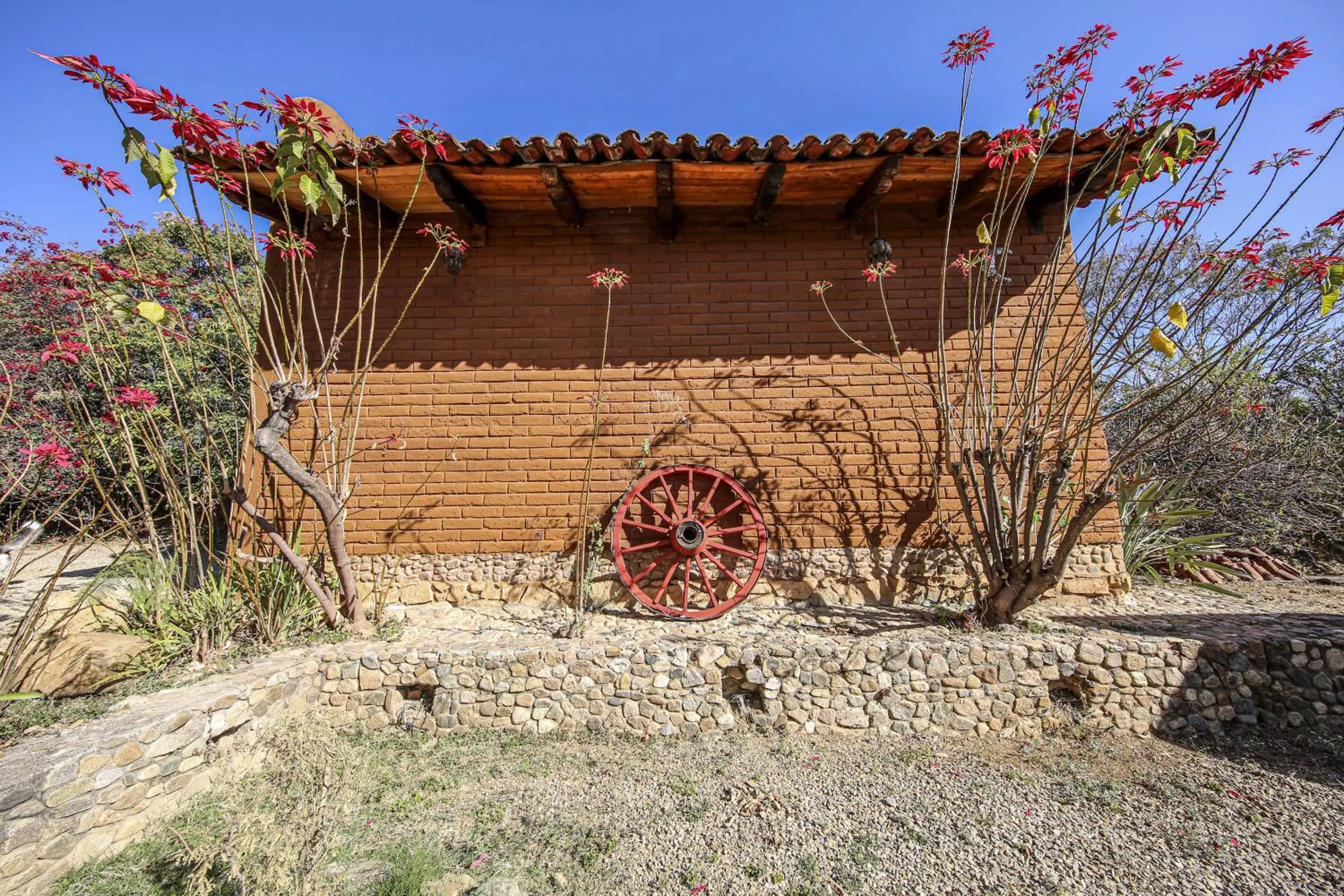 Property building in Huayápam Yù'ú Lodge