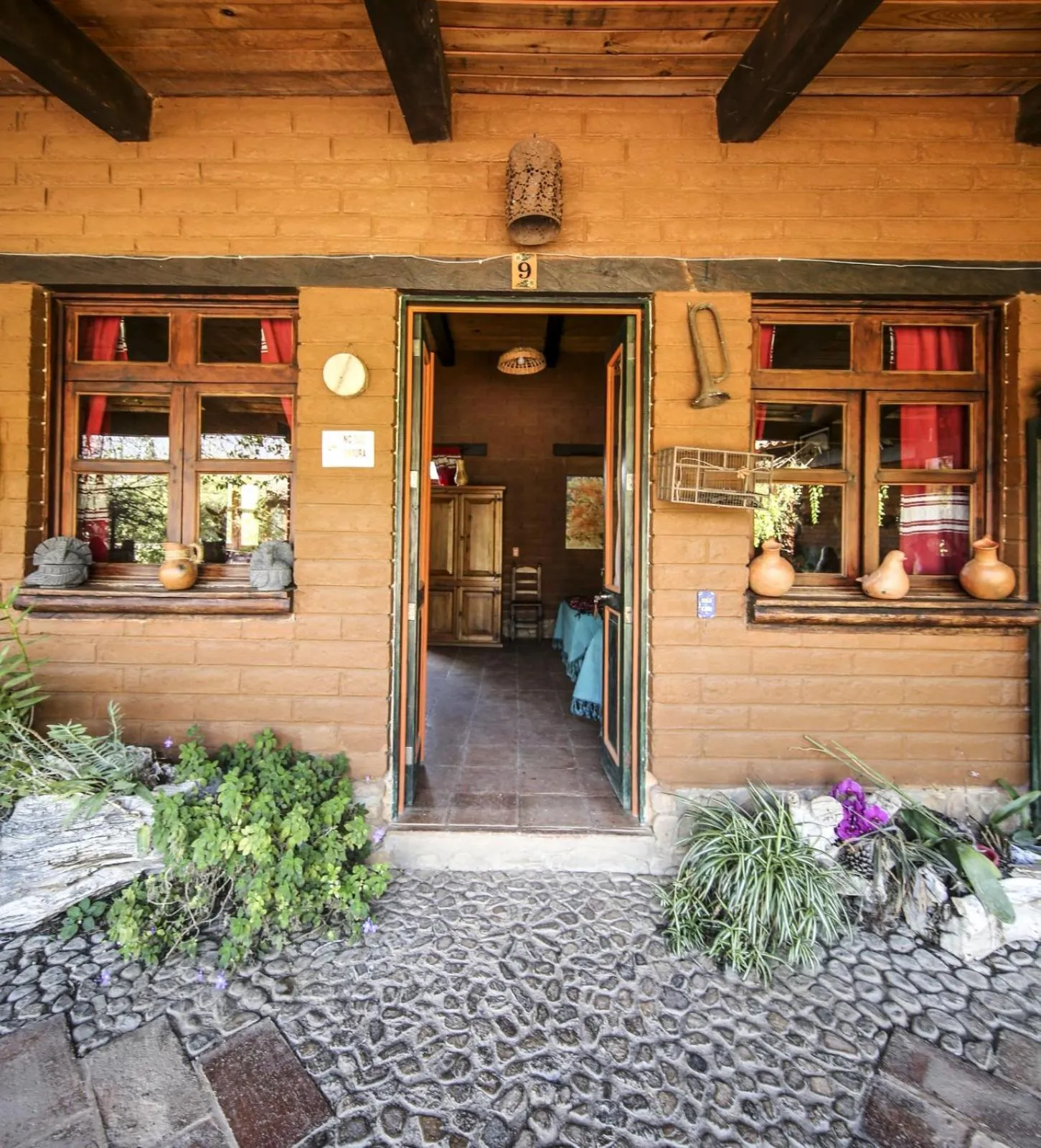 Facade/entrance in Huayápam Yù'ú Lodge
