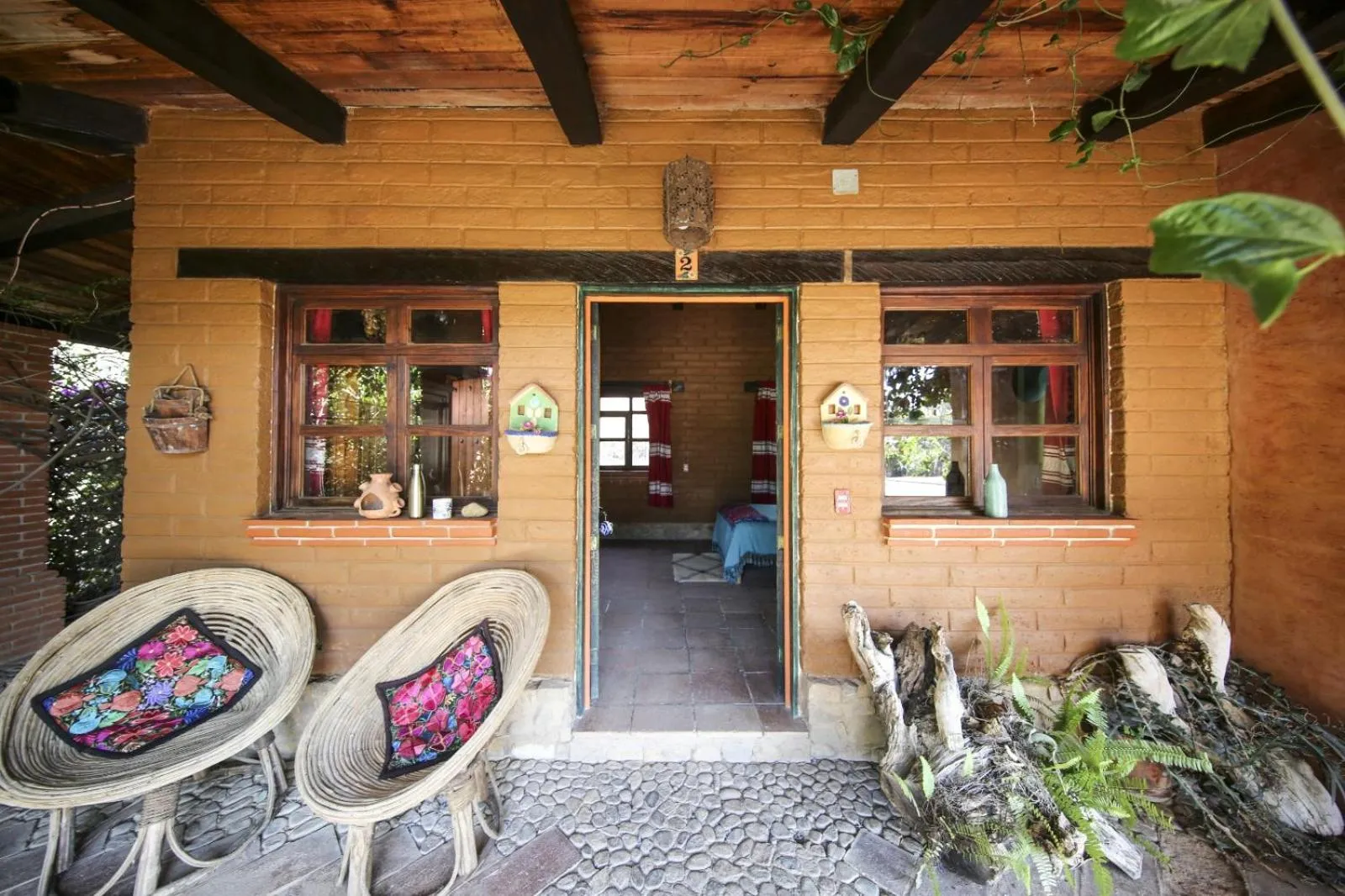 Facade/entrance in Huayápam Yù'ú Lodge
